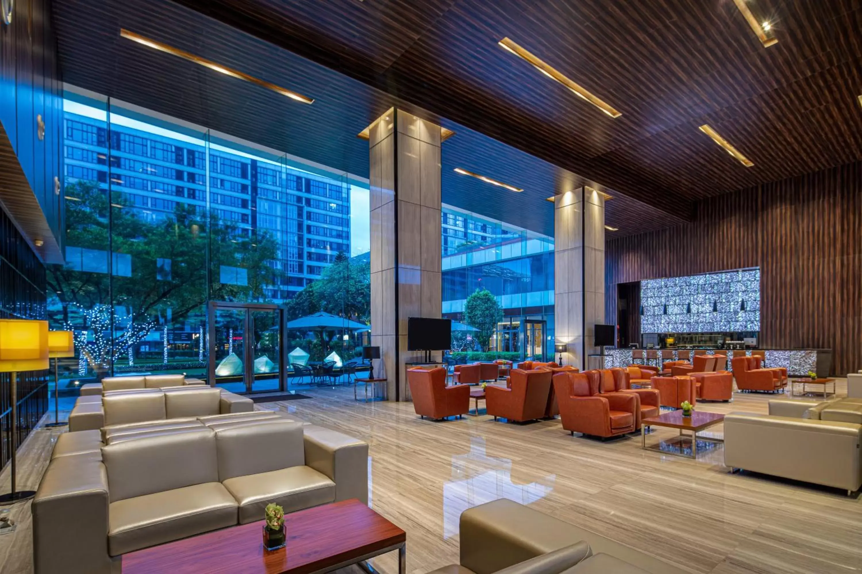 Lounge or bar, Lounge/Bar in Crowne Plaza Guangzhou Huadu, an IHG Hotel