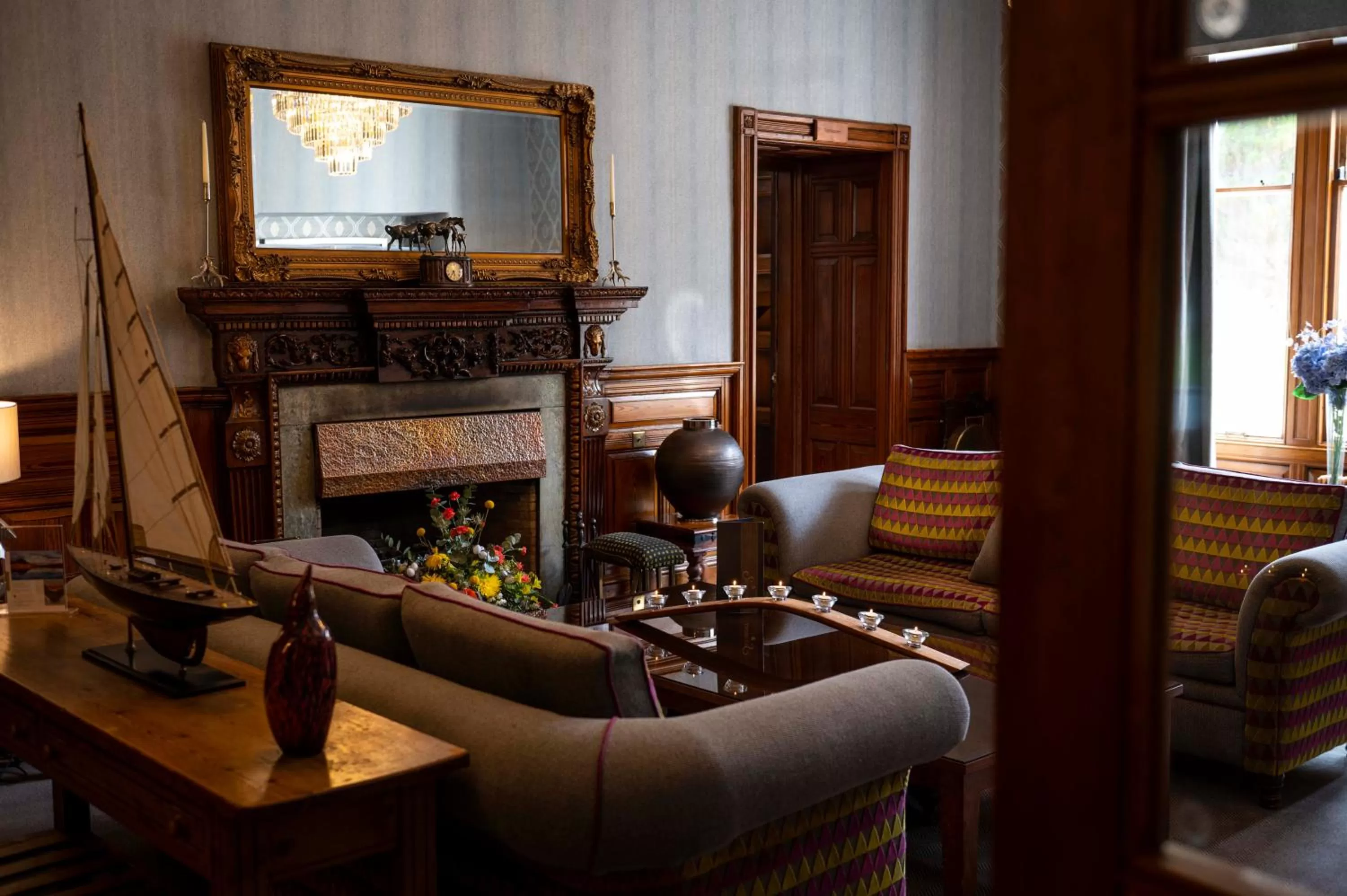 Living room in Skeabost House Hotel