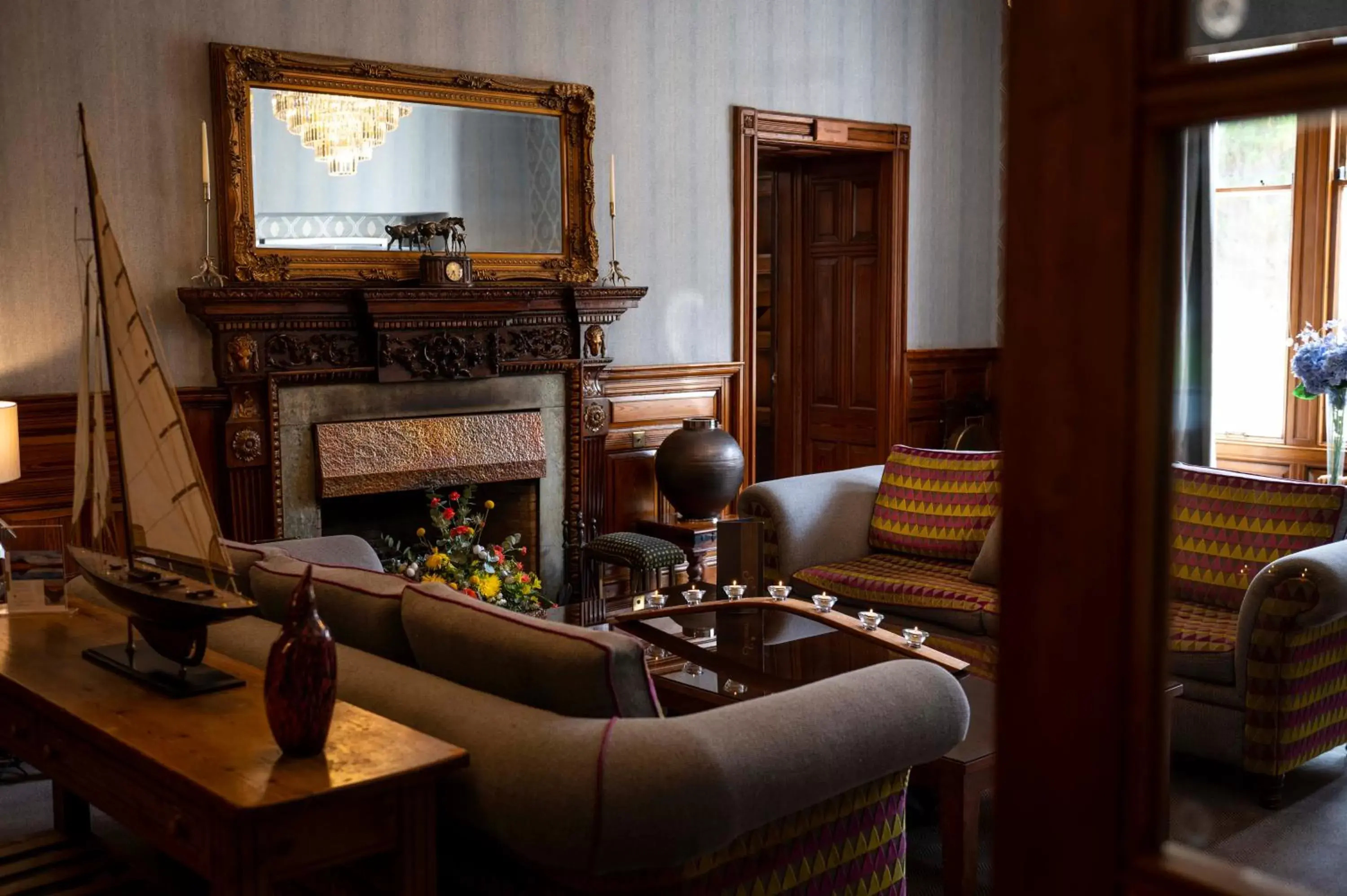 Living room in Skeabost House Hotel Living room in Skeabost House Hotel