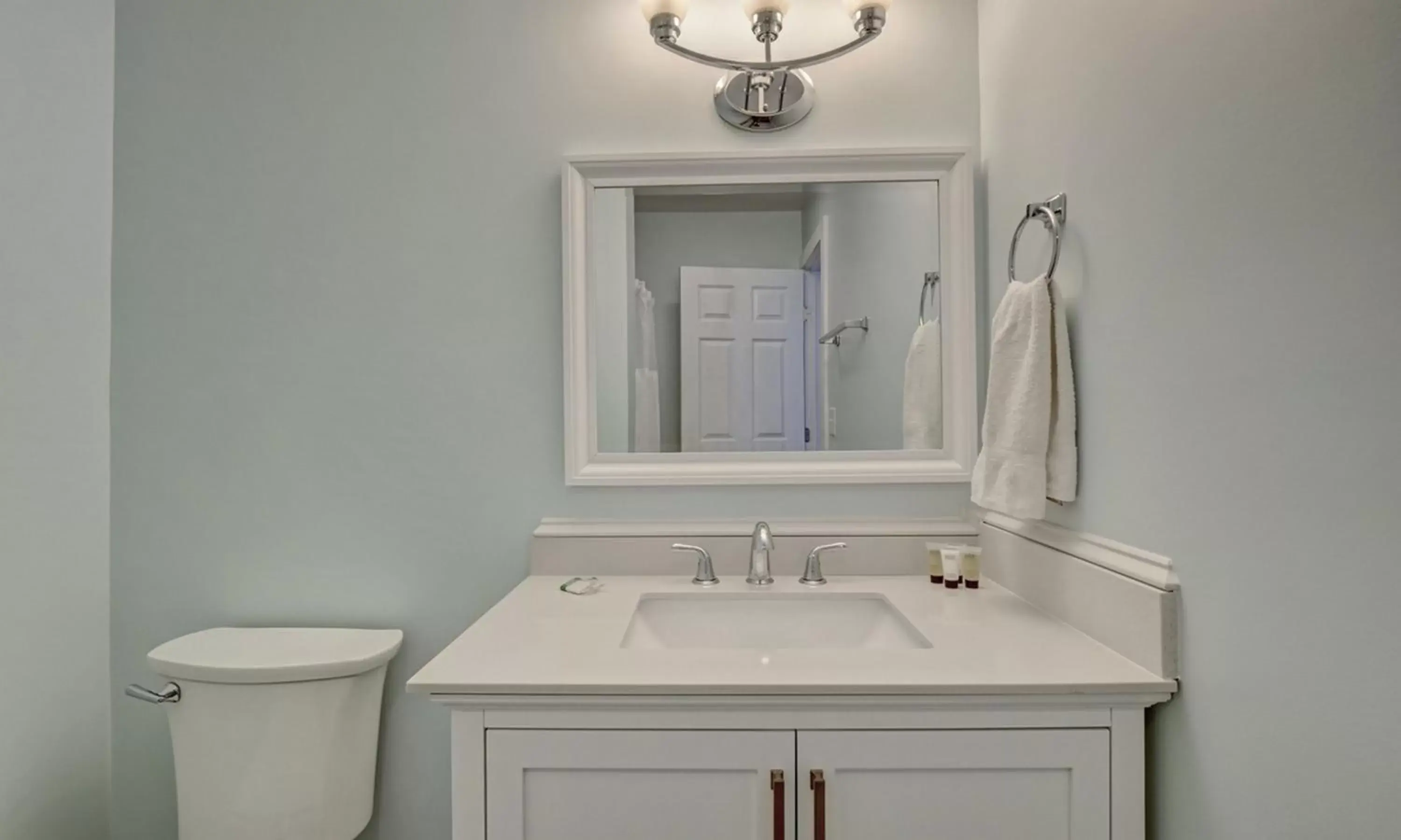Bathroom in Loggerhead Inn and Suites by Carolina Retreats
