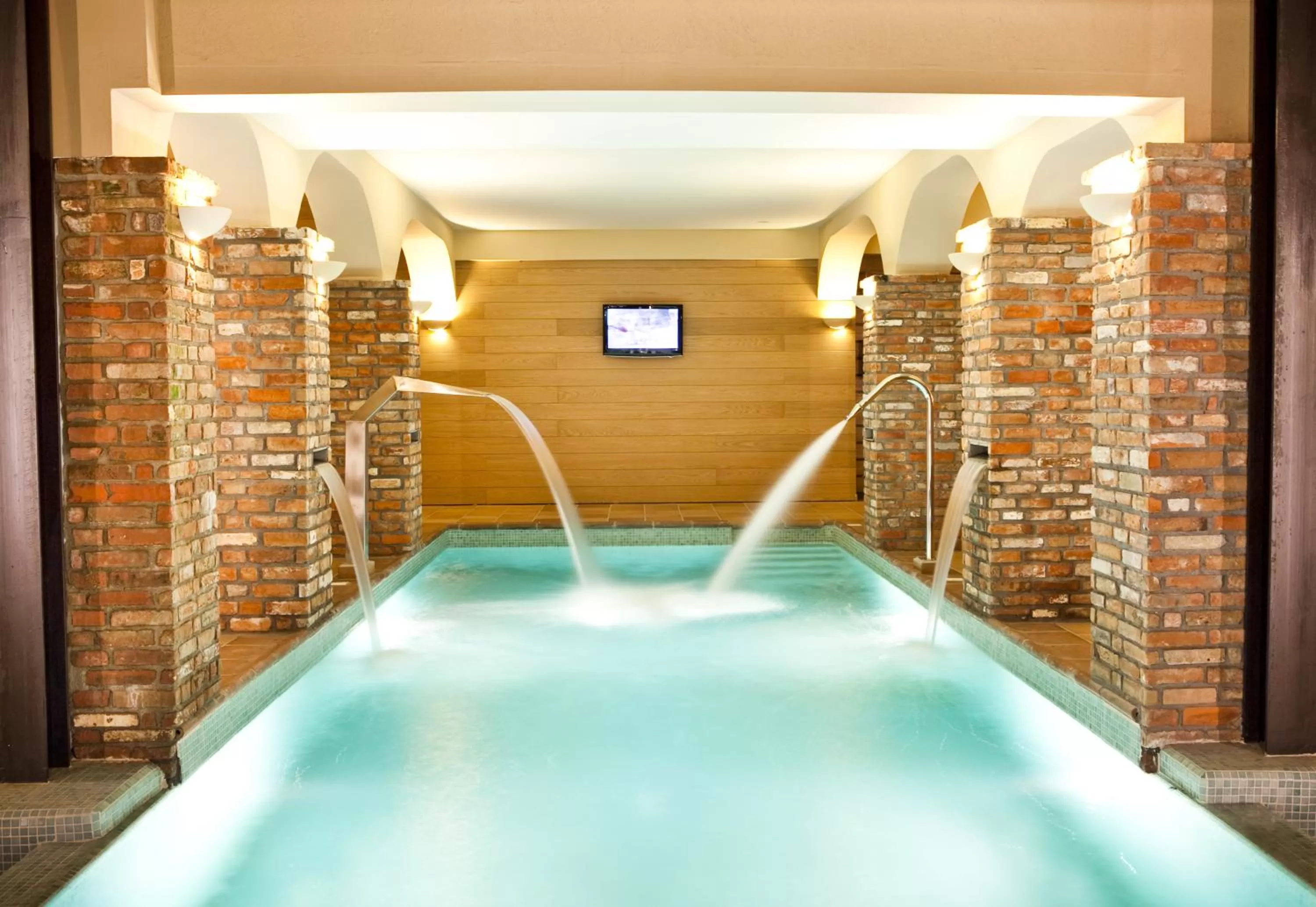 Swimming pool in Kazarma Hotel