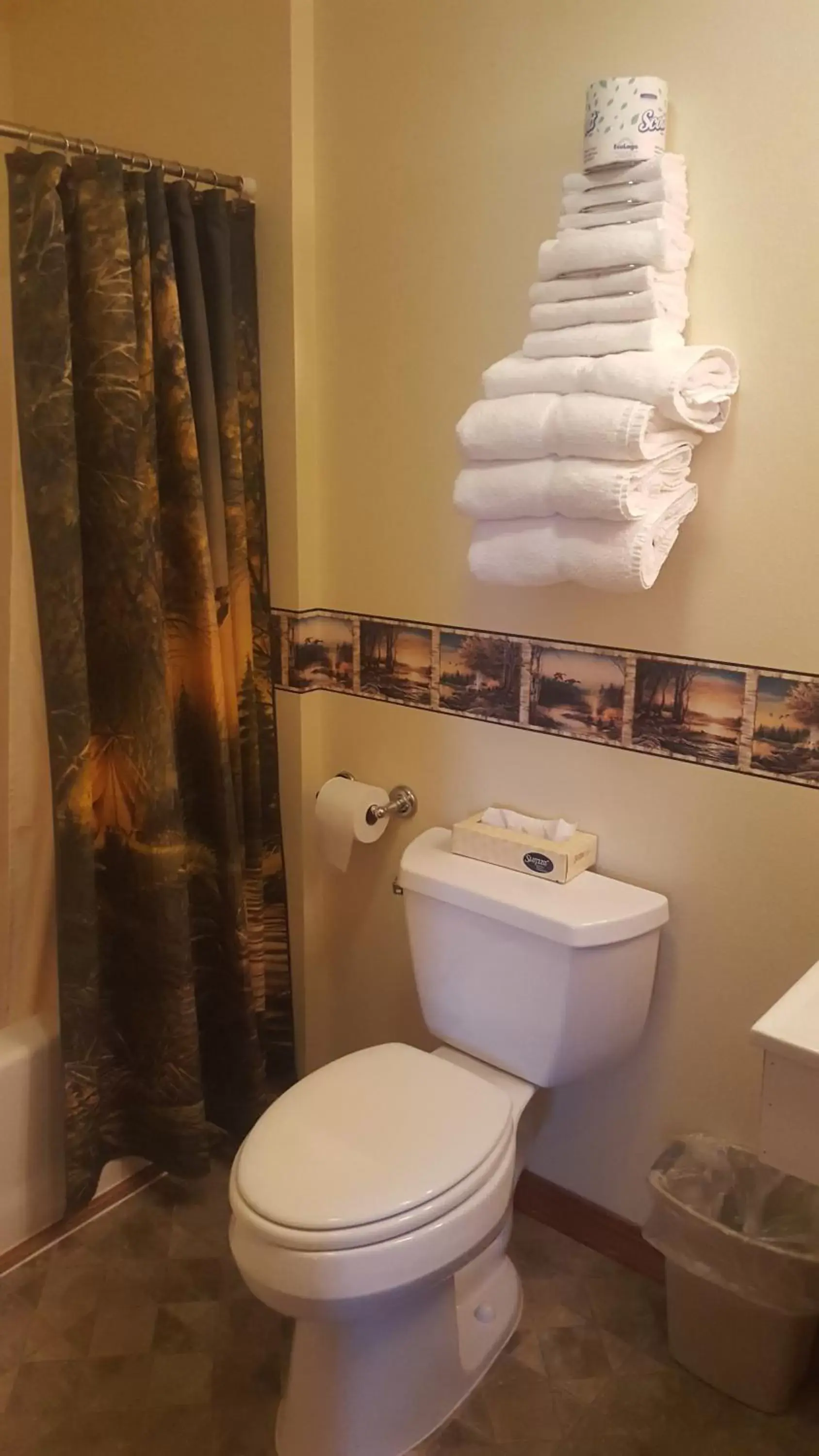 Toilet, Bathroom in Longliner Lodge and Suites