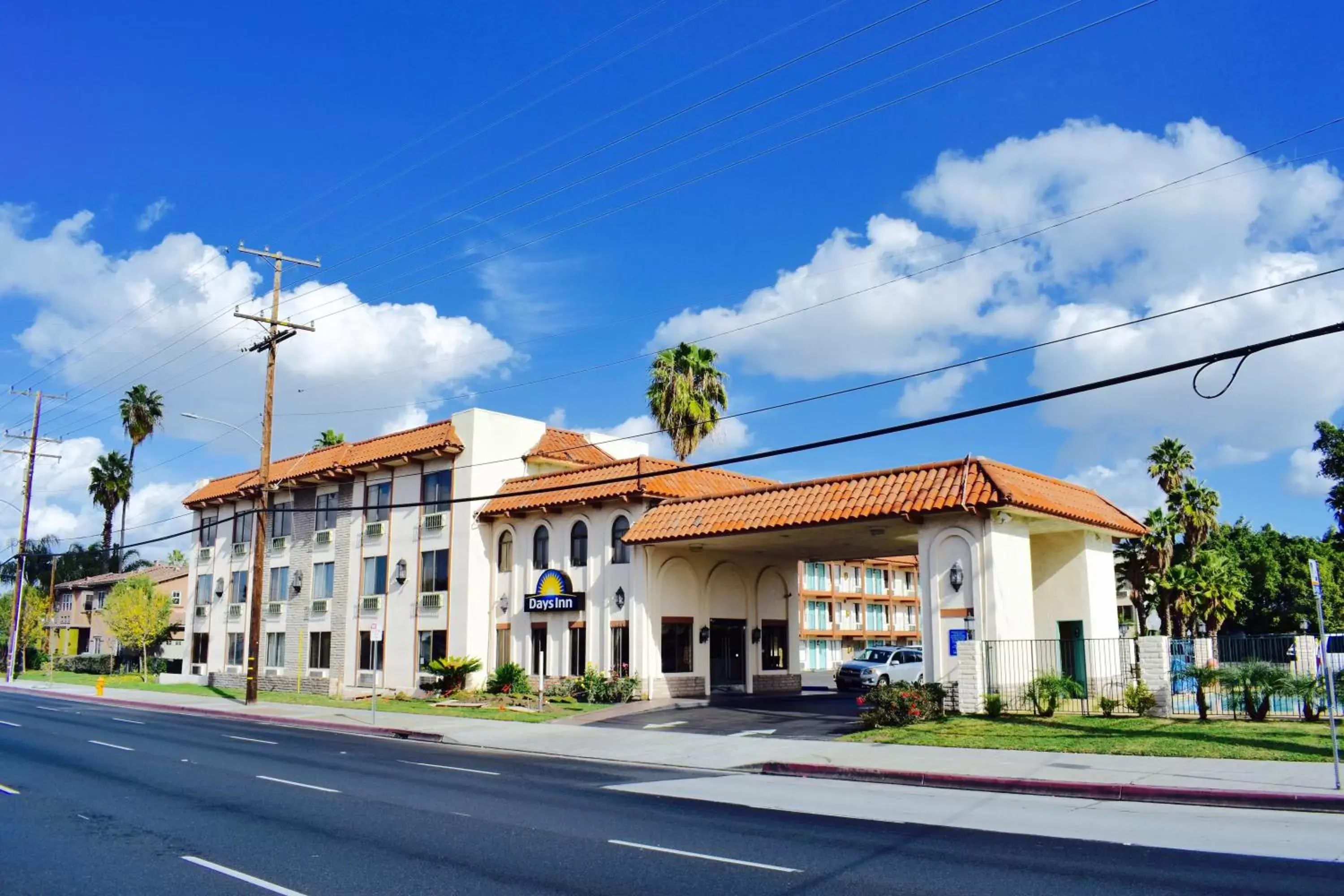 Facade/entrance in Days Inn by Wyndham Anaheim Near the Park