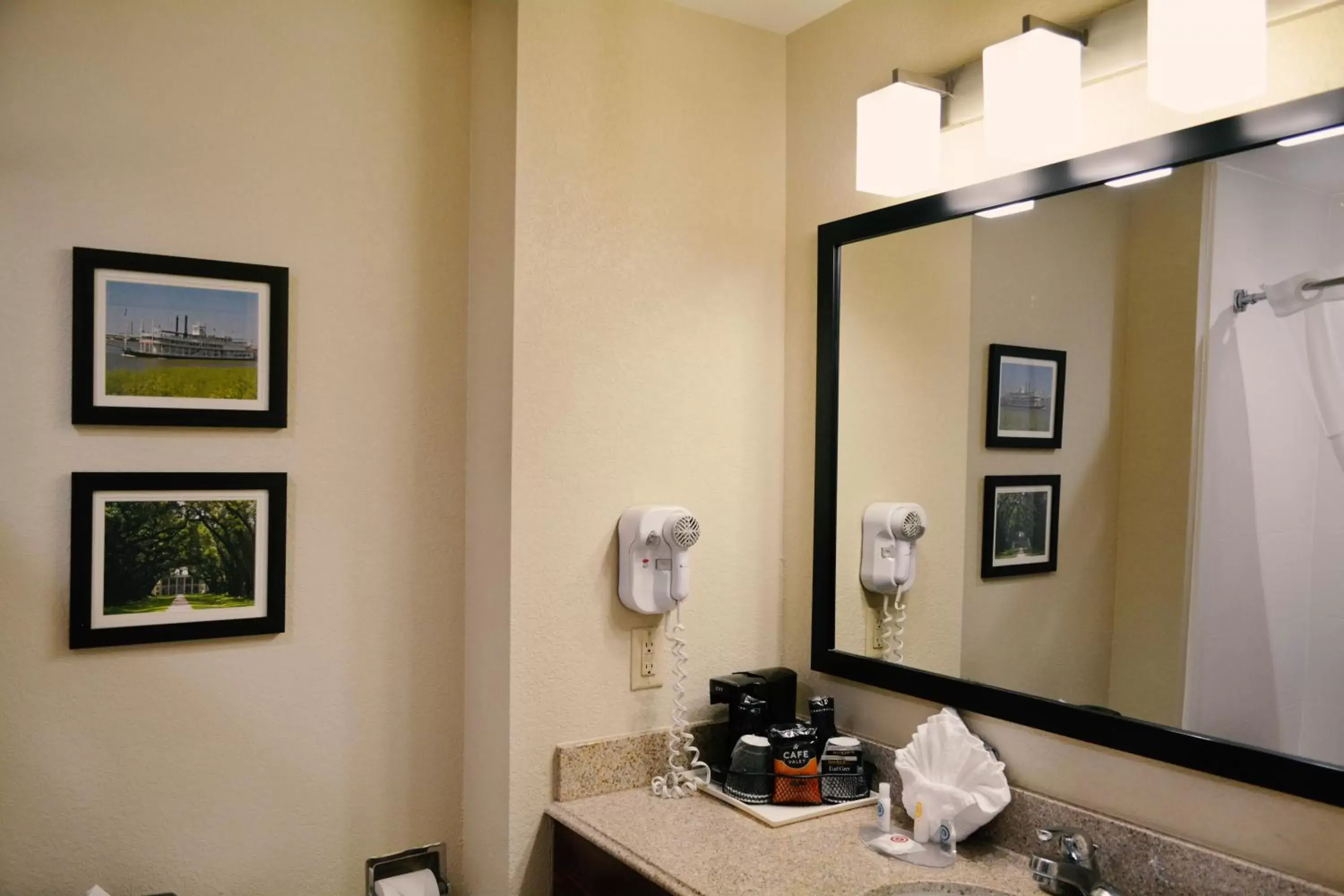 Bathroom in Comfort Inn & Suites Covington - Mandeville