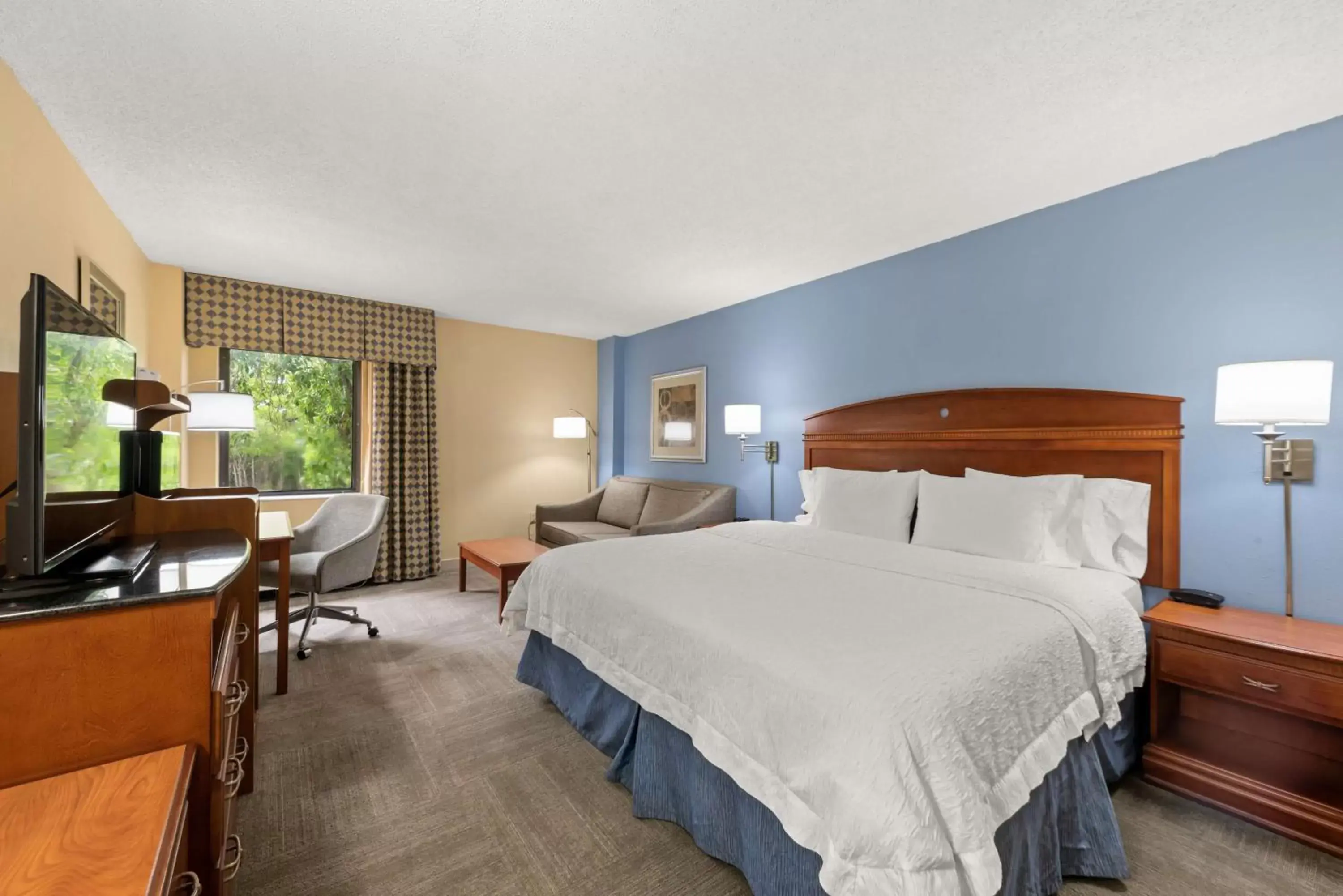 Bedroom, Bed in Hampton Inn Miami-Airport West
