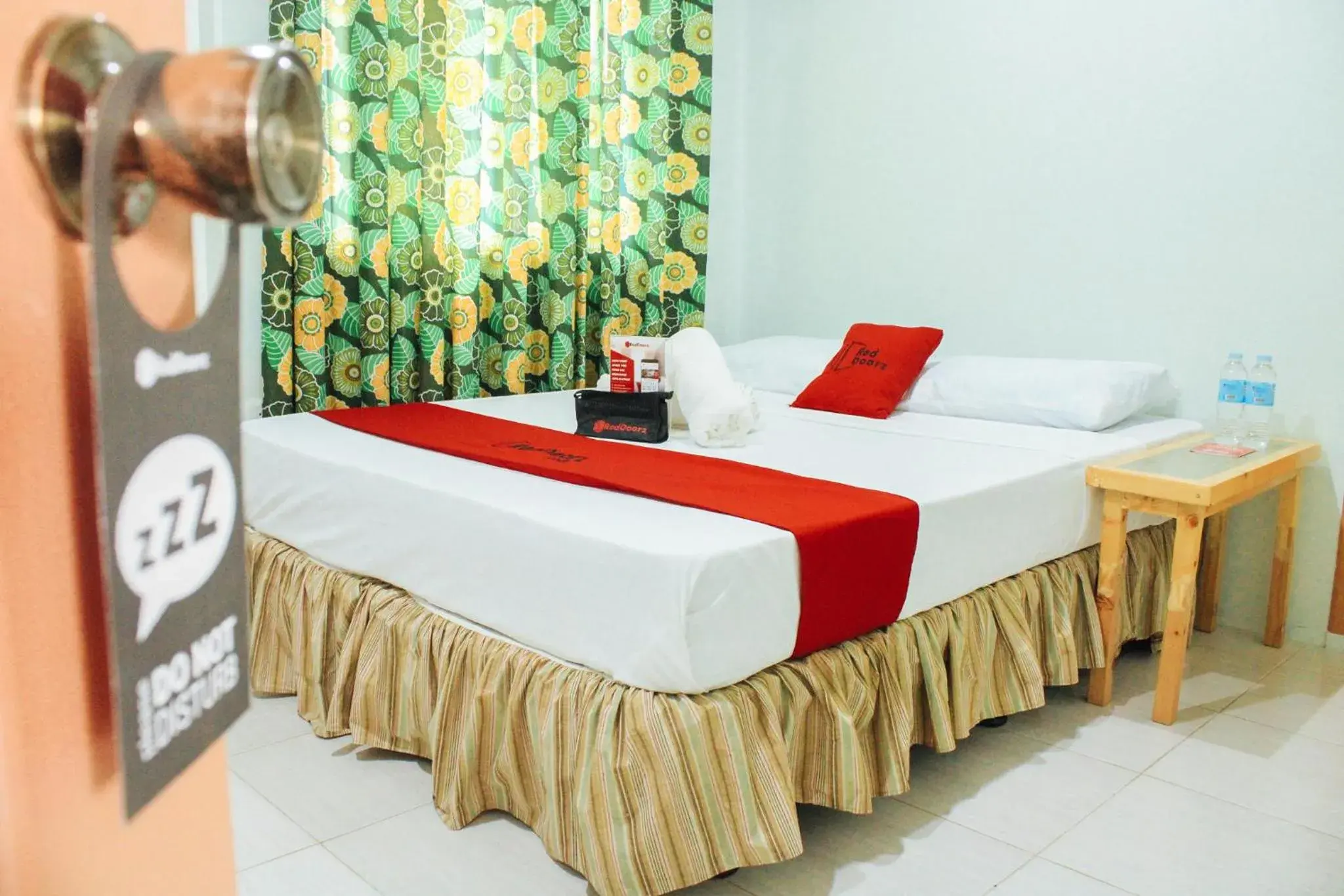 Bed in RedDoorz @ Taloto District Tagbilaran