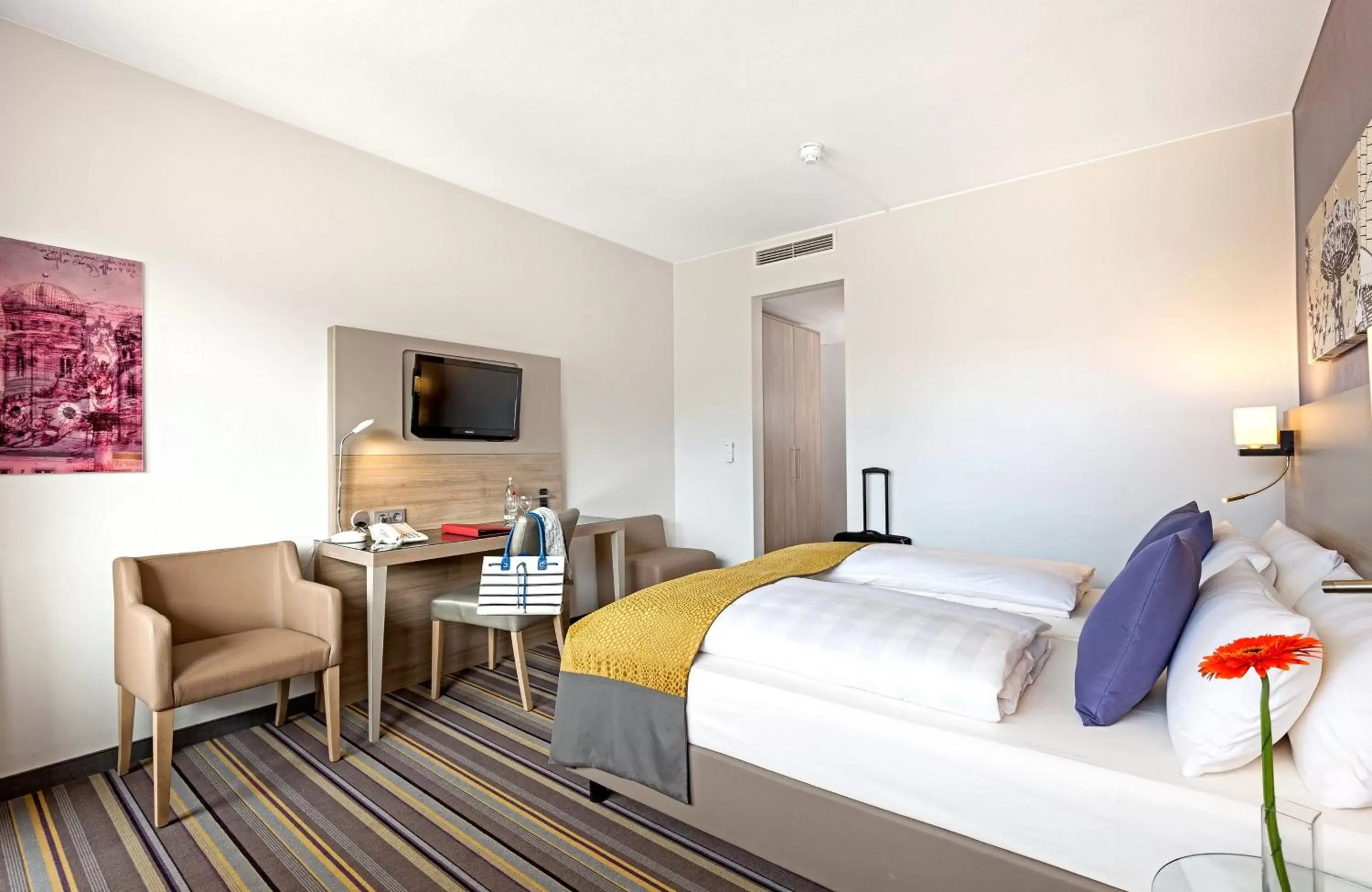 Photo of the whole room, Bed in Leonardo Hotel Munich City North Photo of the whole room, Bed in Leonardo Hotel Munich City North