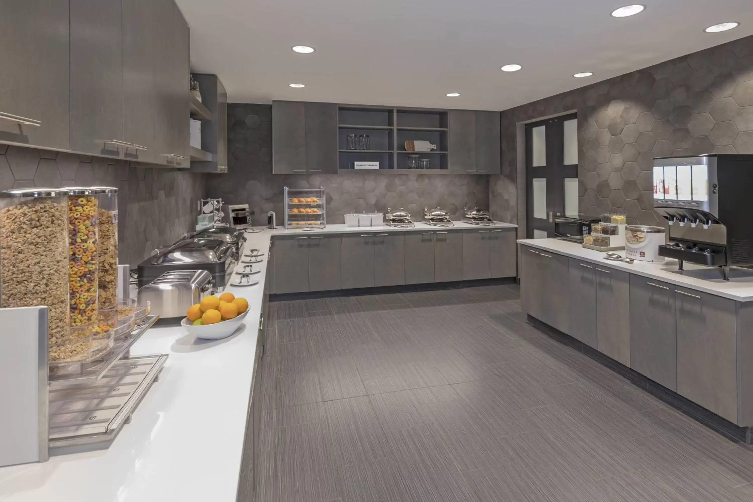 Breakfast, Kitchen/Kitchenette in Residence Inn by Marriott Halifax Dartmouth