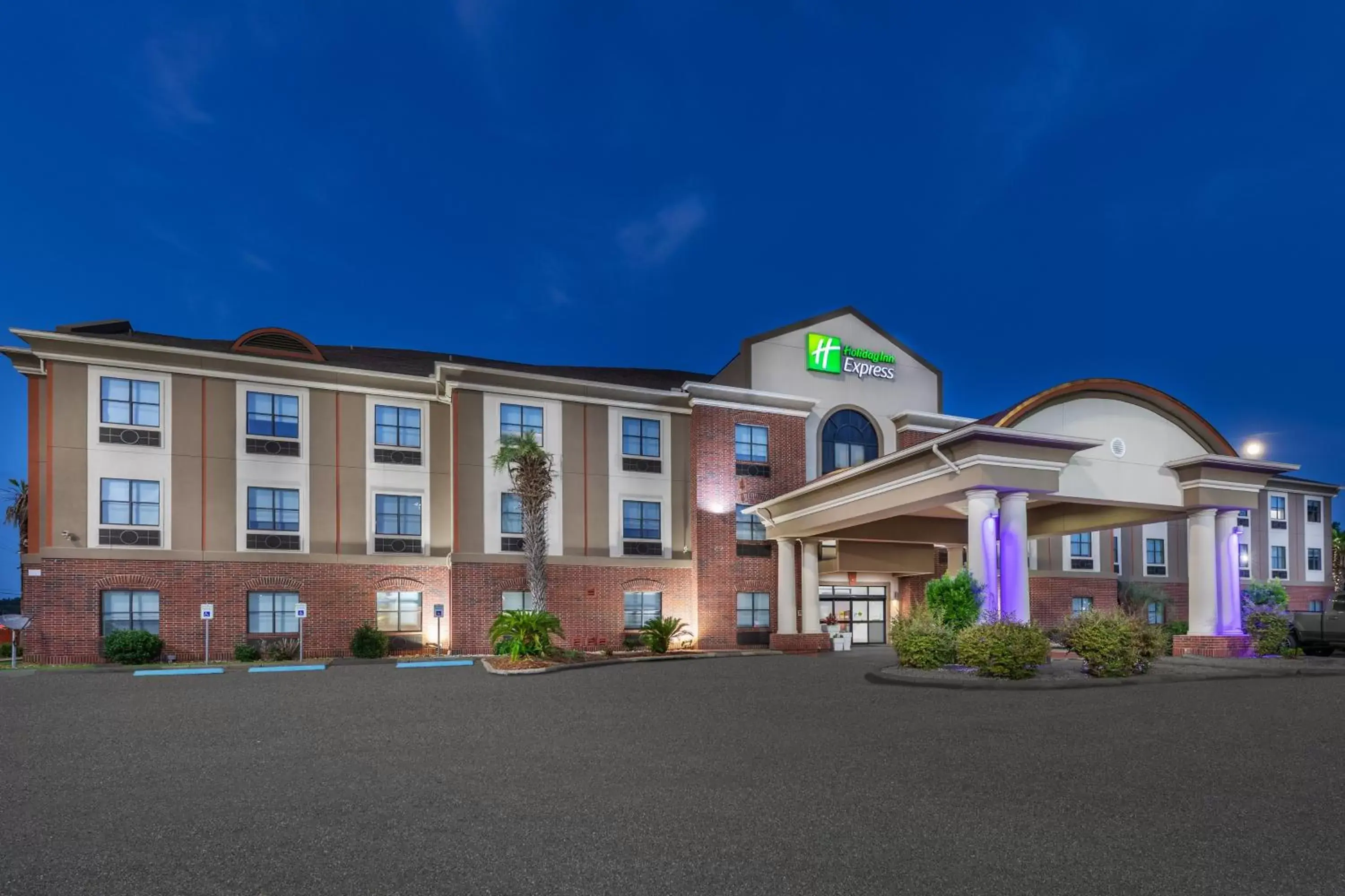 Property Building in Holiday Inn Express Hotel & Suites Vidor South, an IHG Hotel