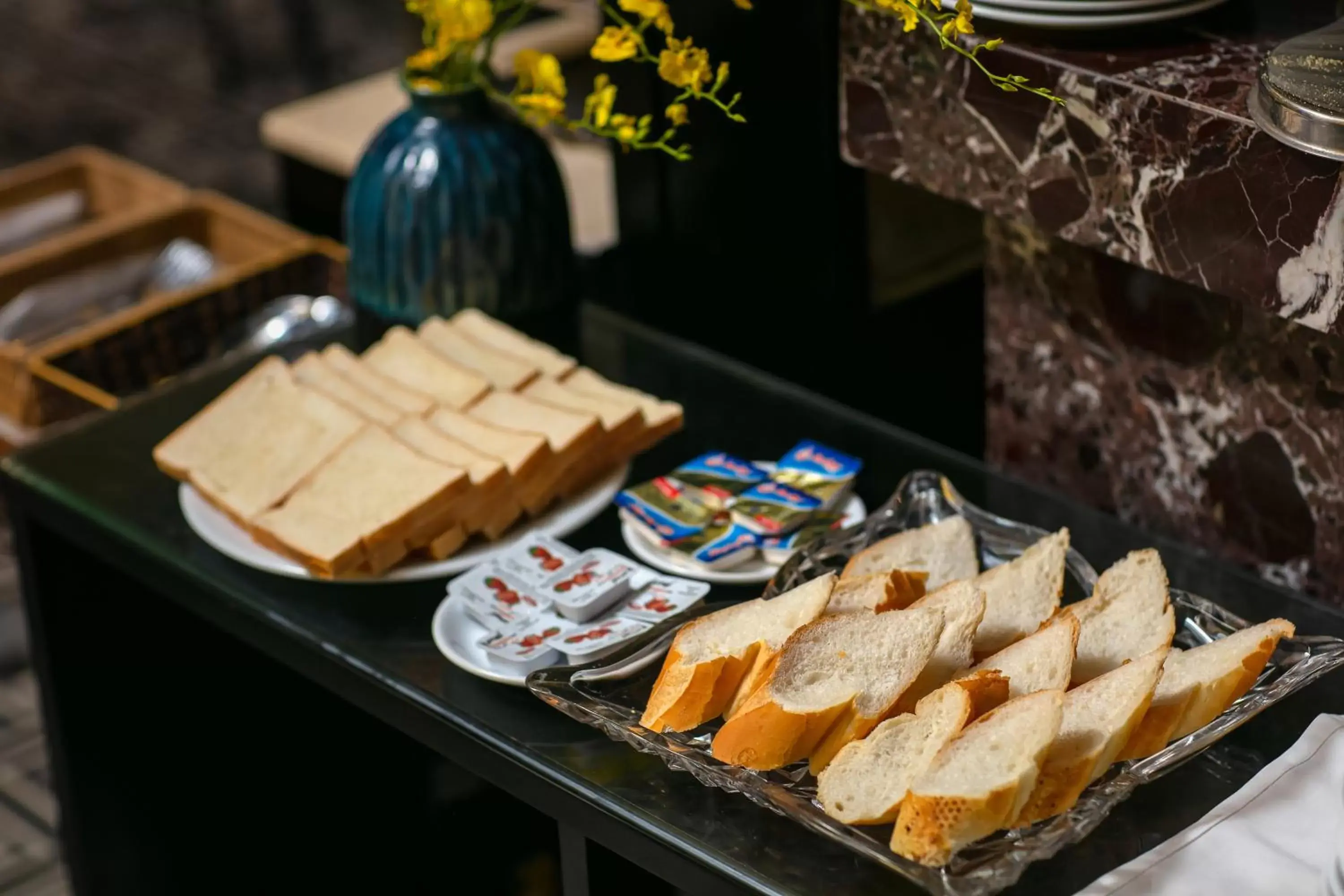 Restaurant/places to eat in Lavender Central Hotel & Spa Hanoi Restaurant/places to eat in Lavender Central Hotel & Spa Hanoi