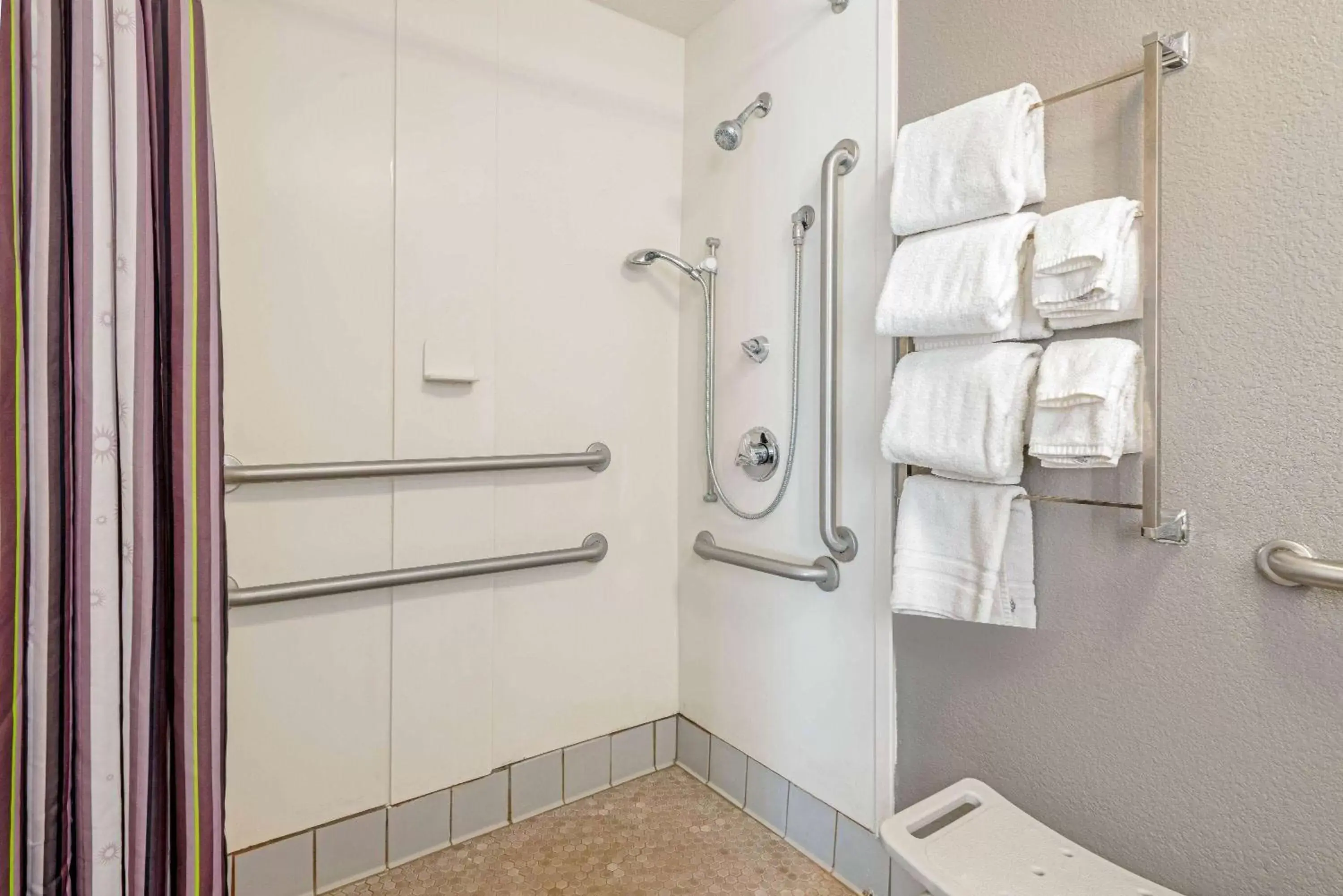 Shower, Bathroom in La Quinta by Wyndham Orem University Pwy Provo