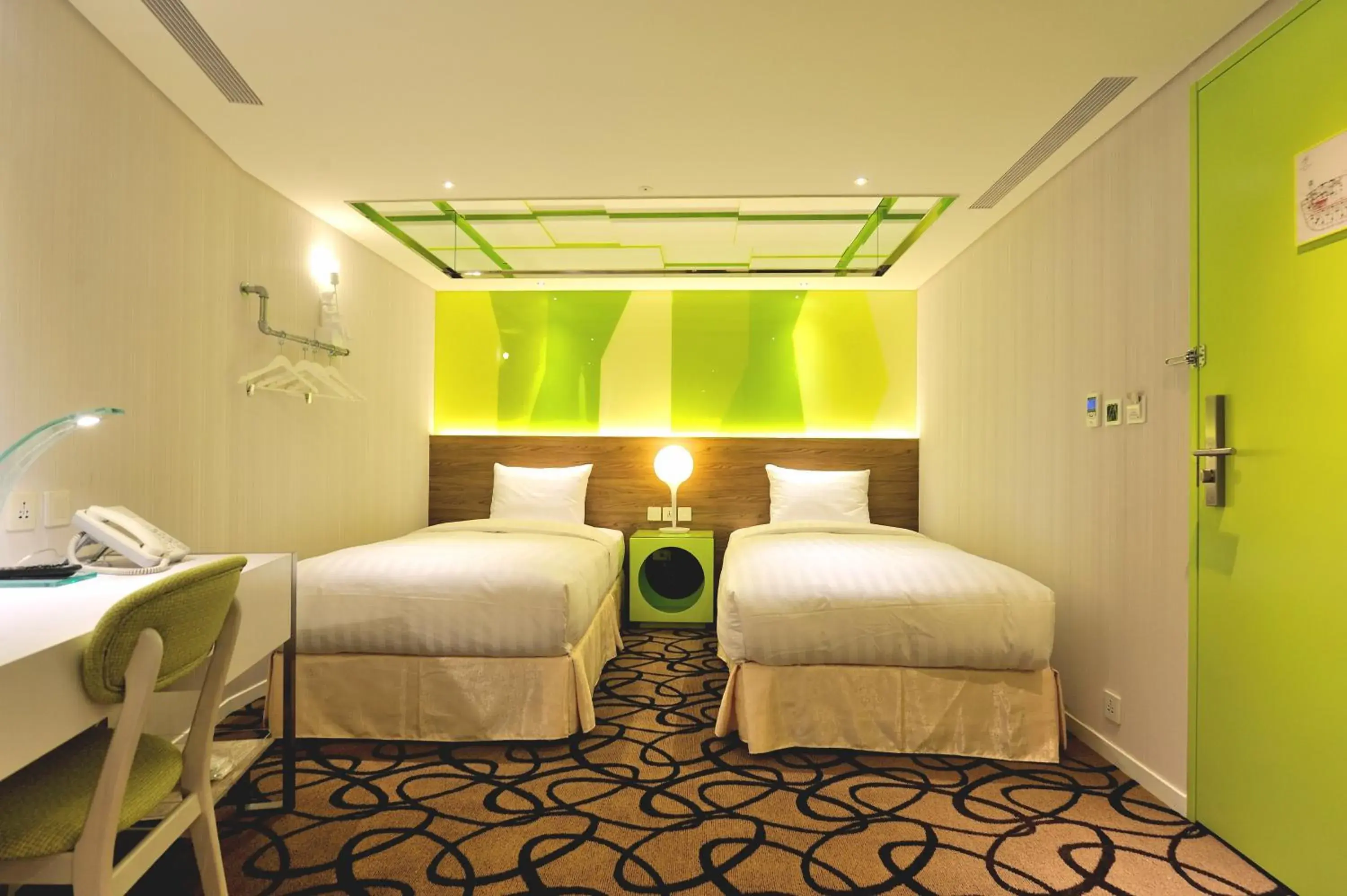 Property building, Bed in Green World Hotel - Zhonghua
