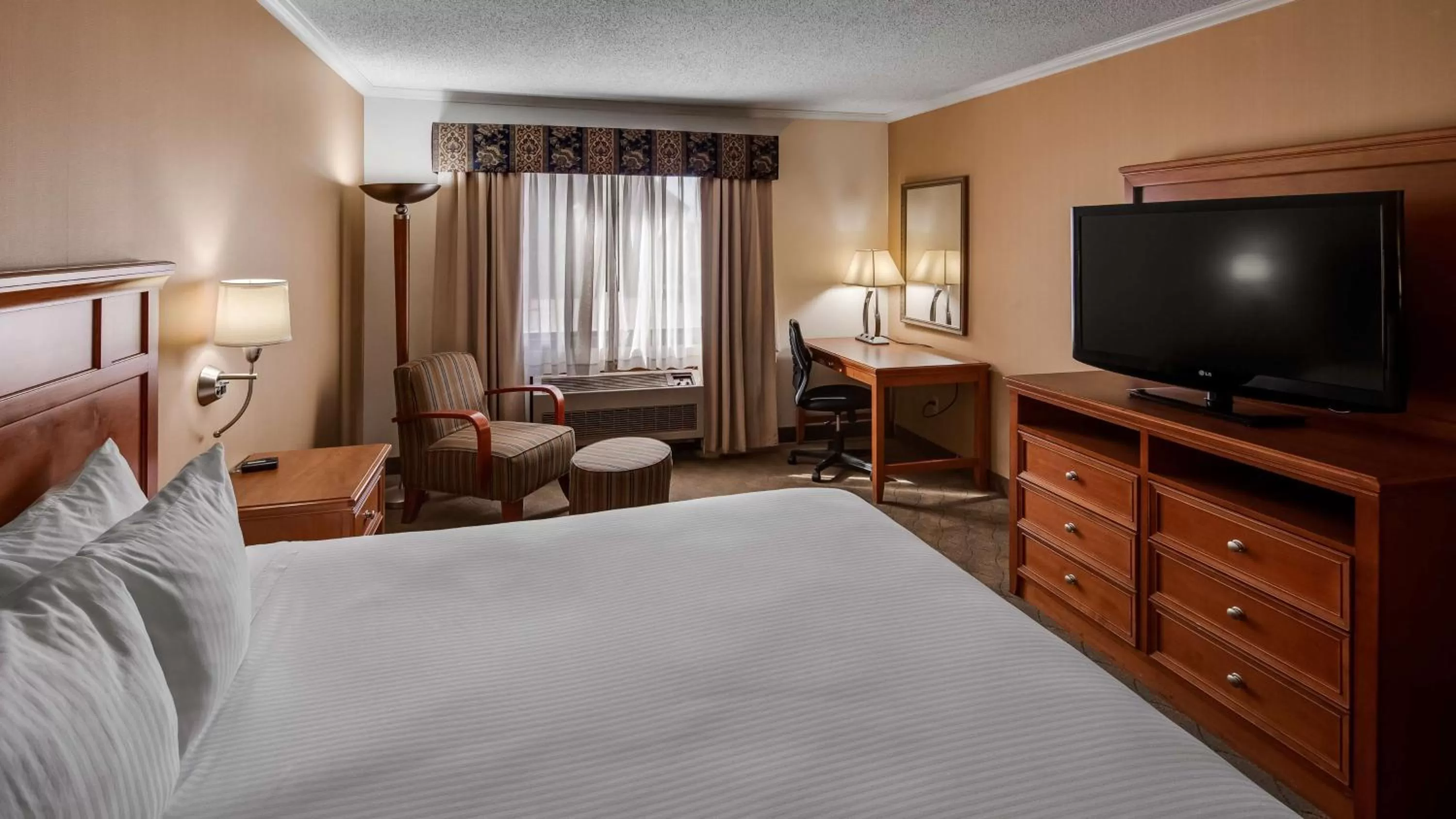 Photo of the whole room, Bed in Best Western Lapeer Inn