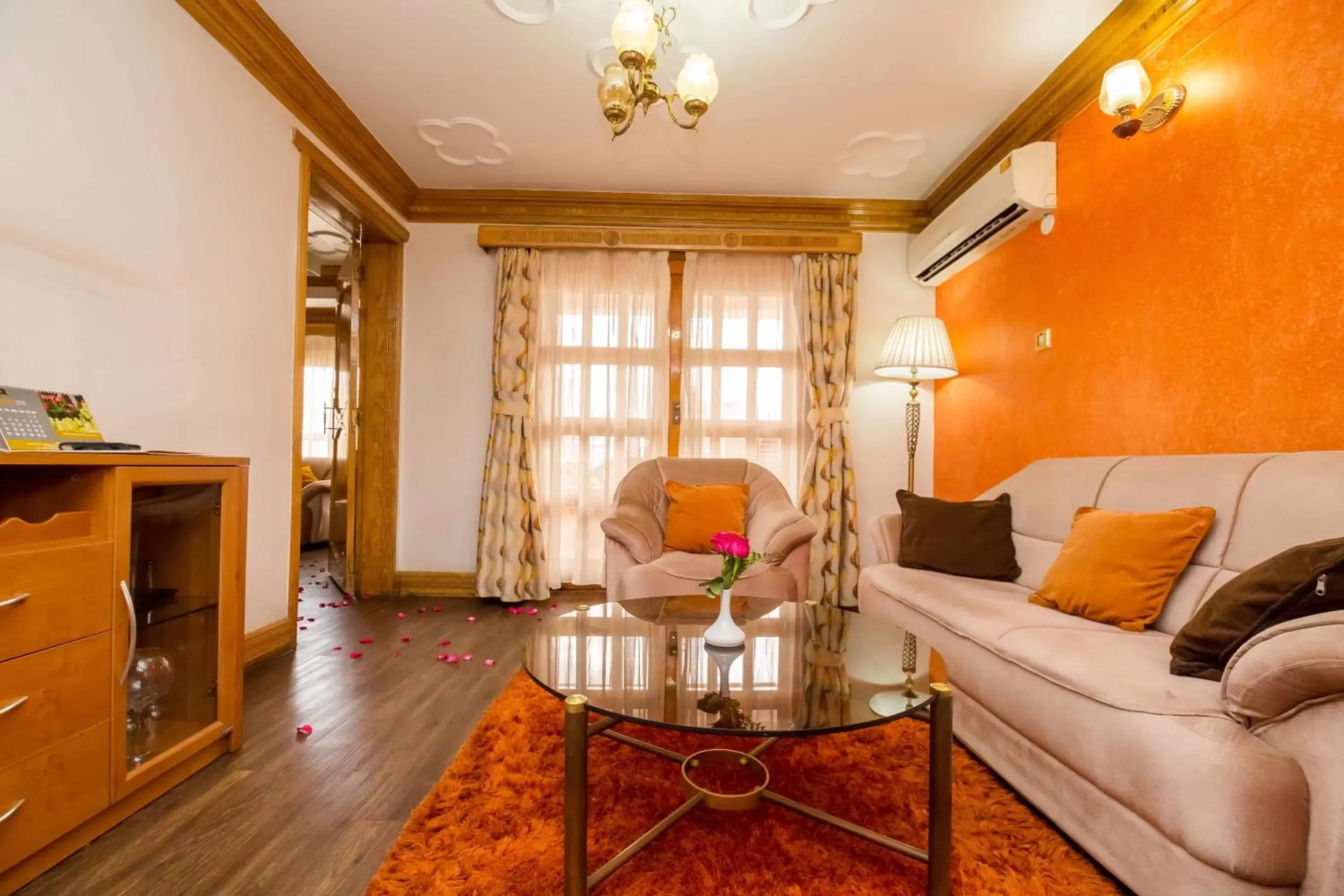 Living room, Seating Area in Marble Arch Hotel