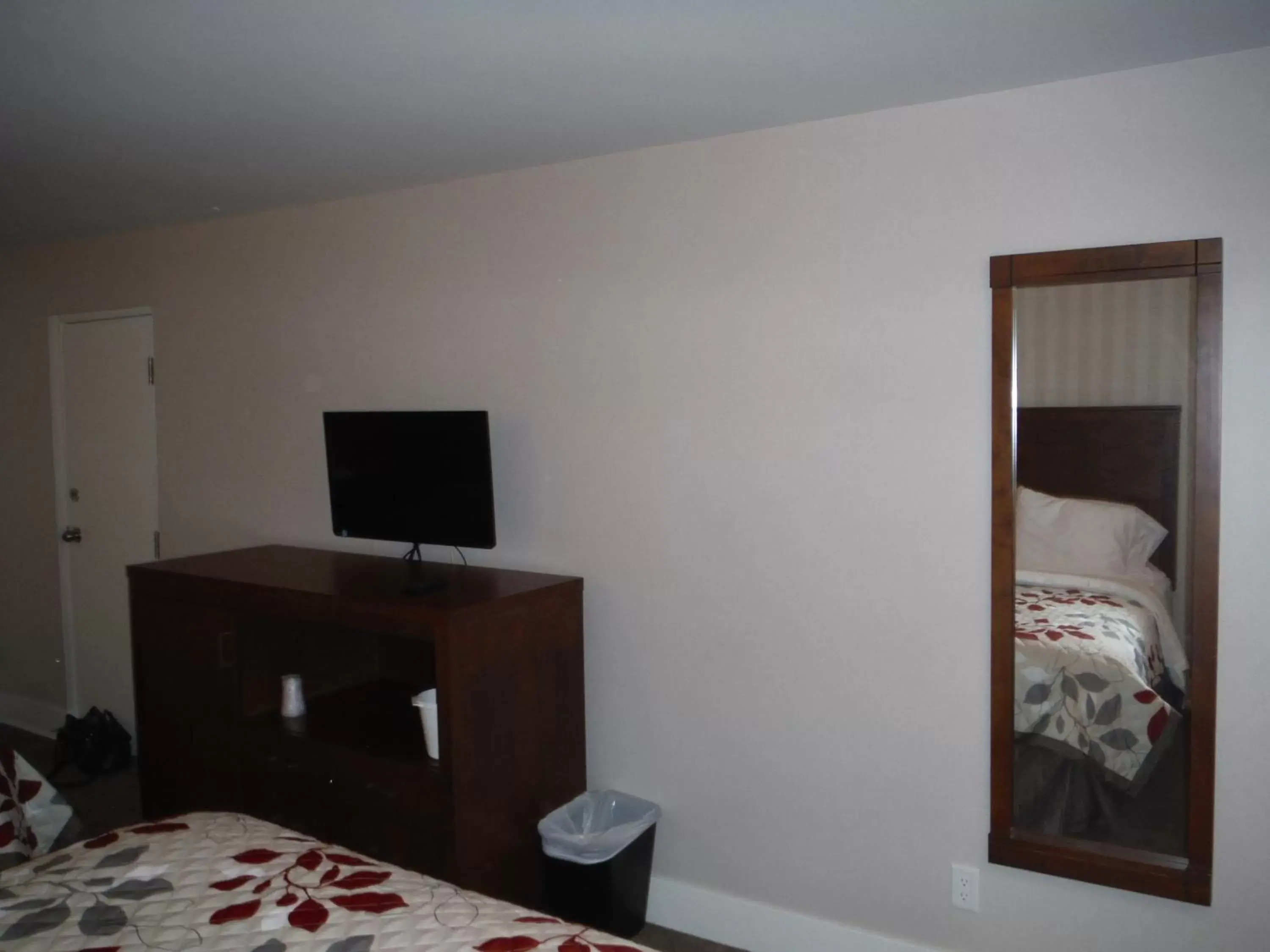 TV and multimedia, TV/Entertainment Center in Motel Beausejour