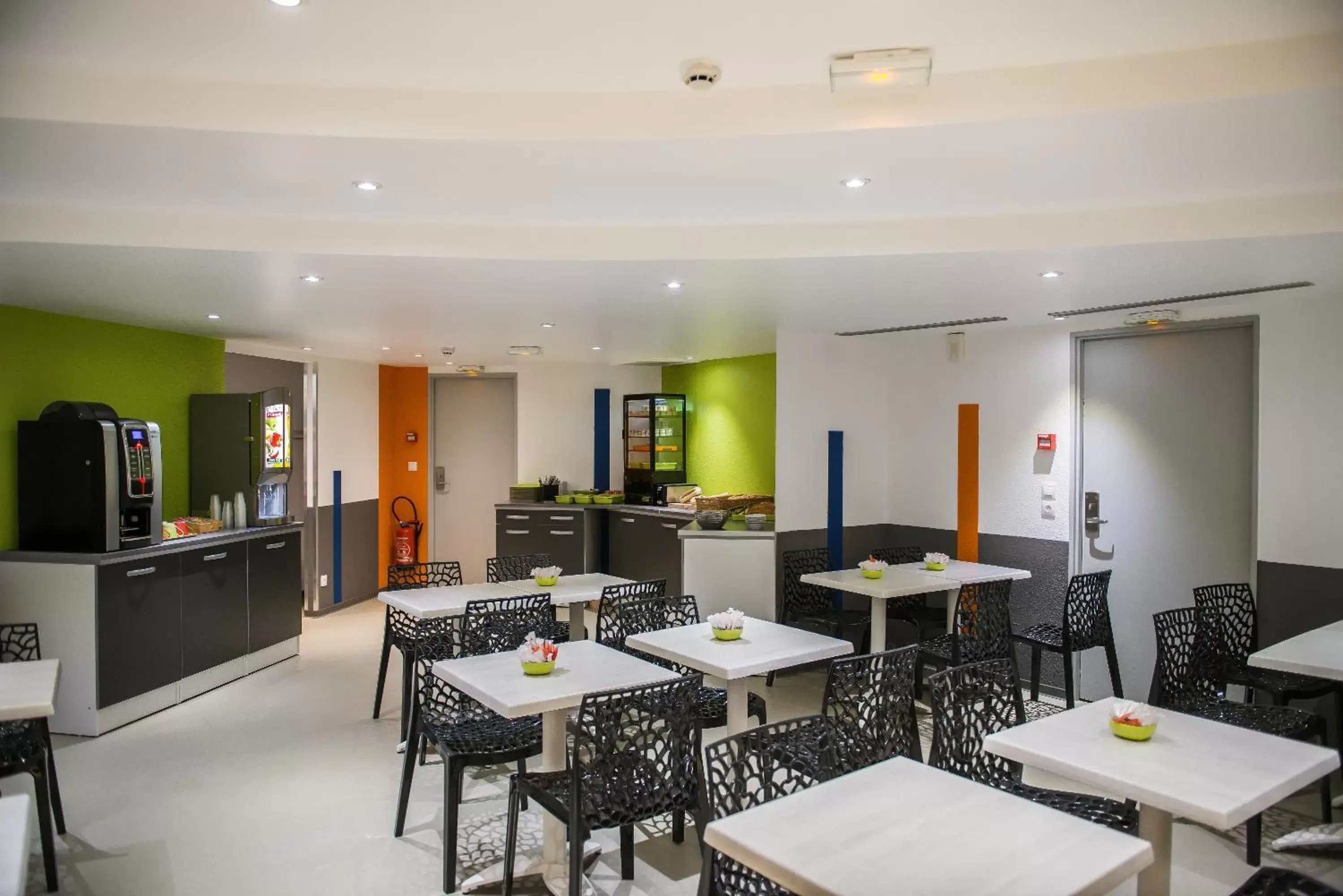 Continental breakfast, Restaurant/Places to Eat in ibis budget Site du Futuroscope