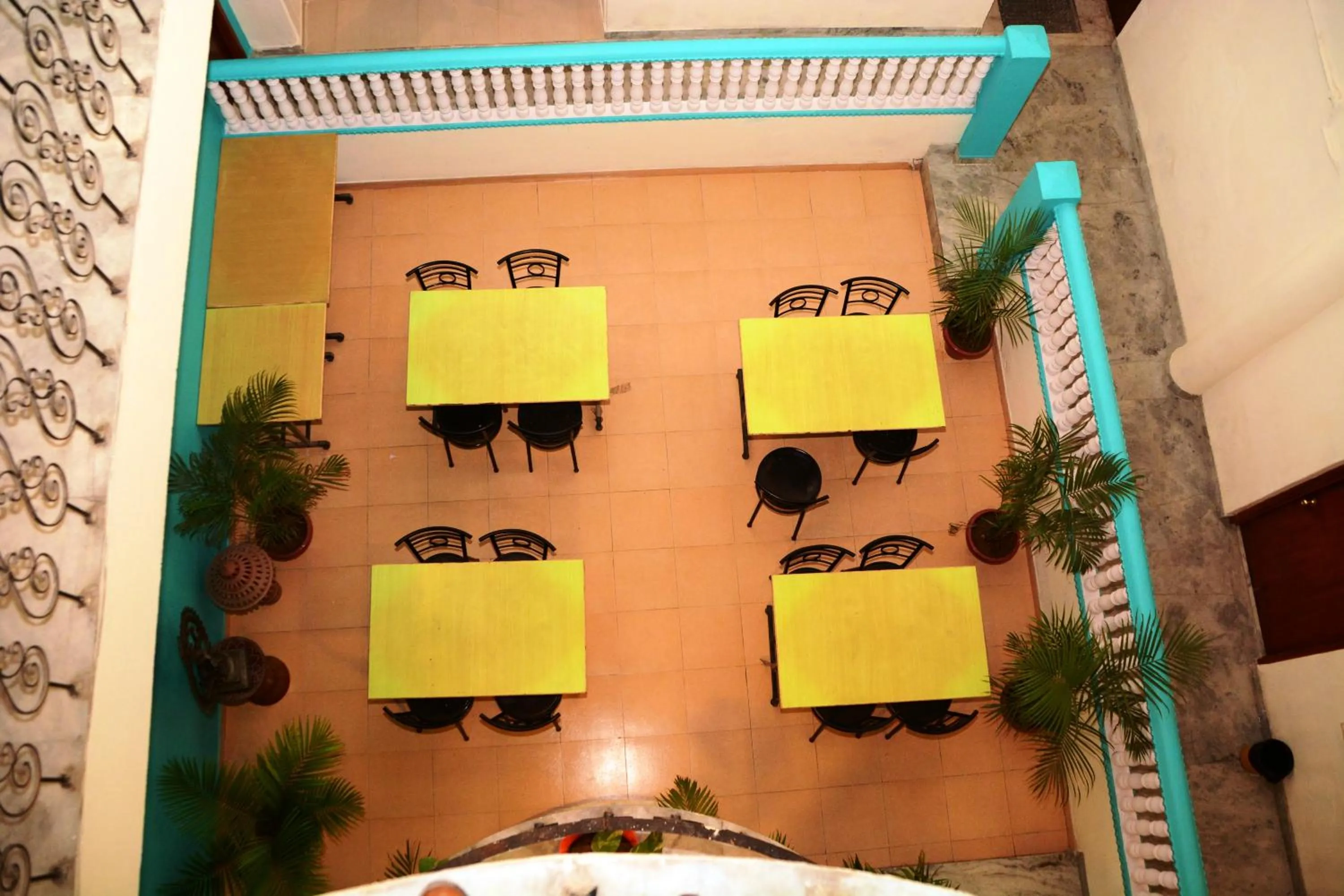 Restaurant/places to eat in Hotel Sugandh Retreat Jaipur