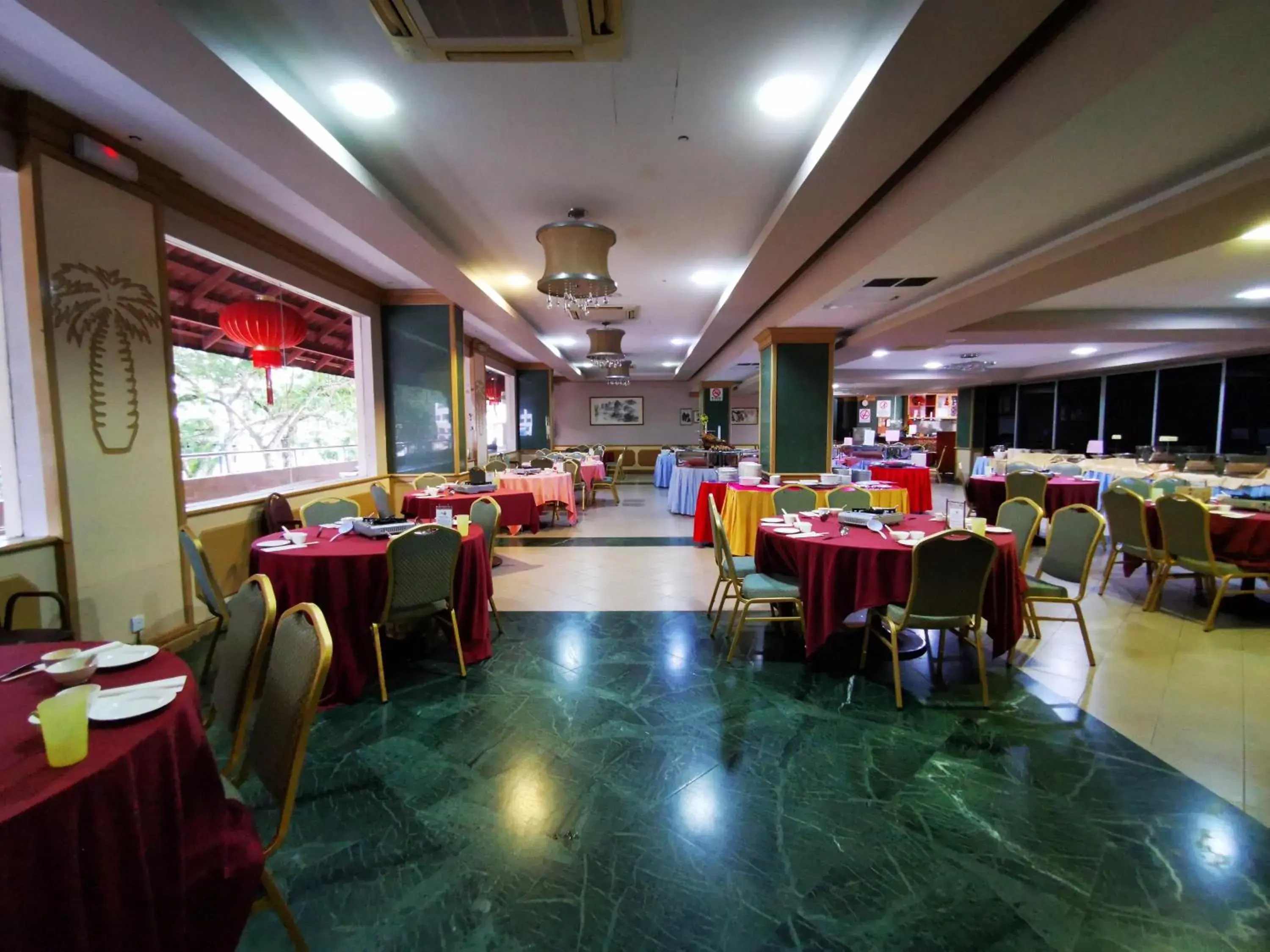 Restaurant/Places to Eat in Hotel Sandakan