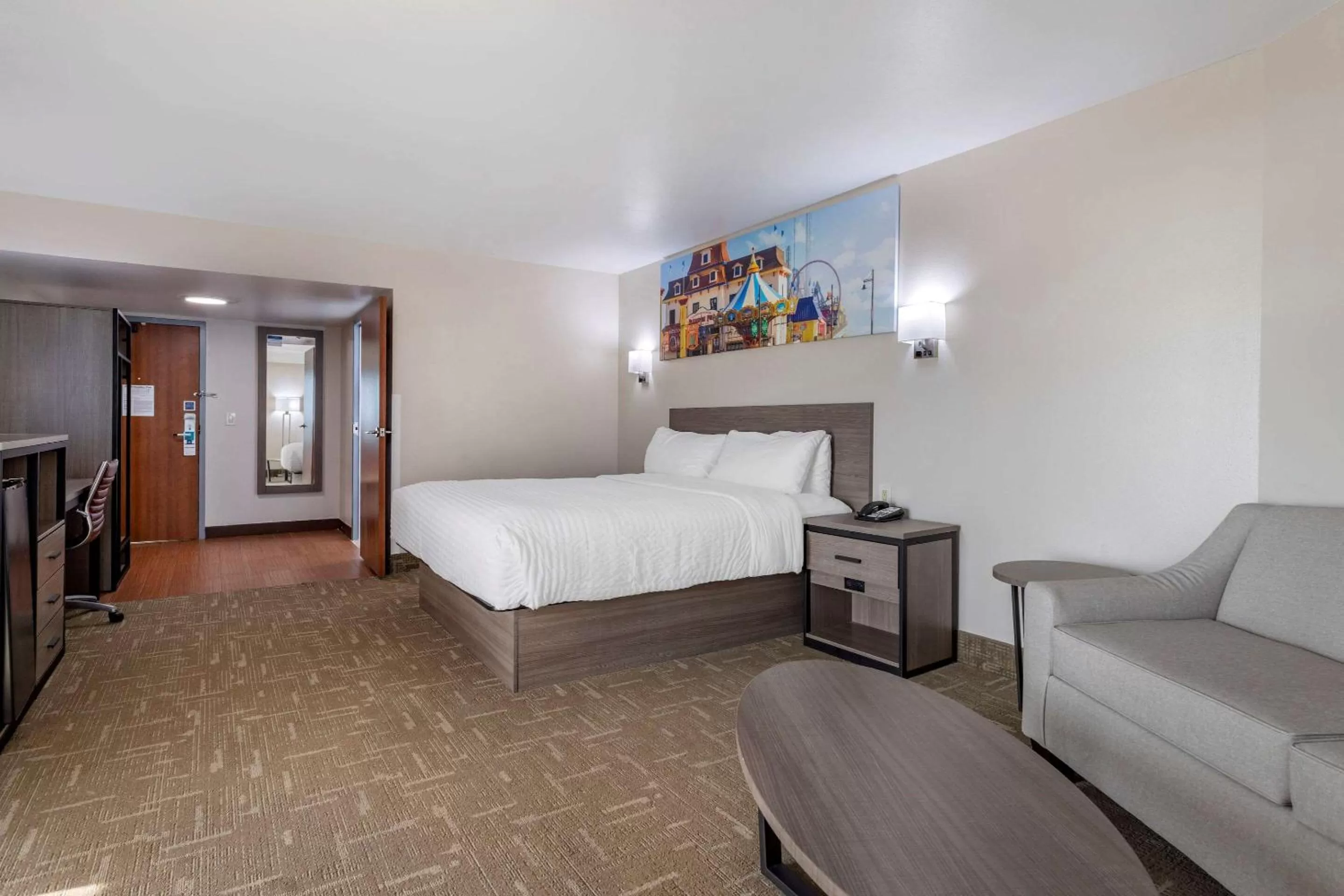 Bedroom, Bed in Clarion Pointe Galveston Seawall