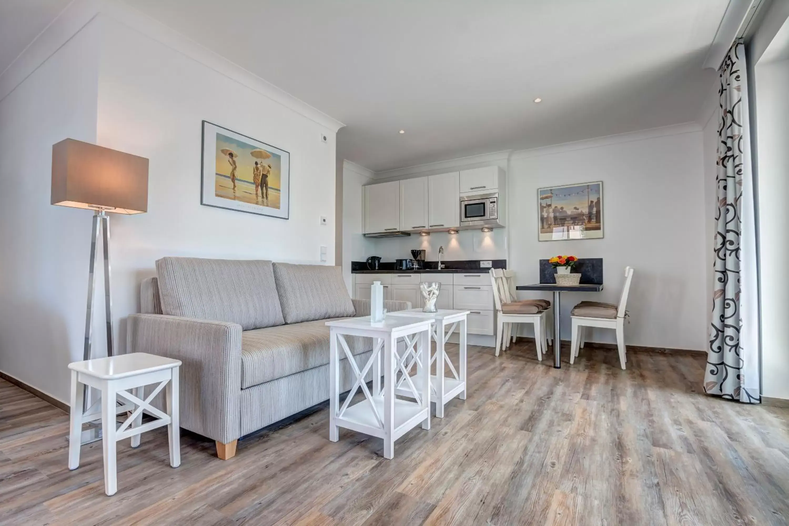 Kitchen or kitchenette, Seating Area in Aparthotel Villa Lea