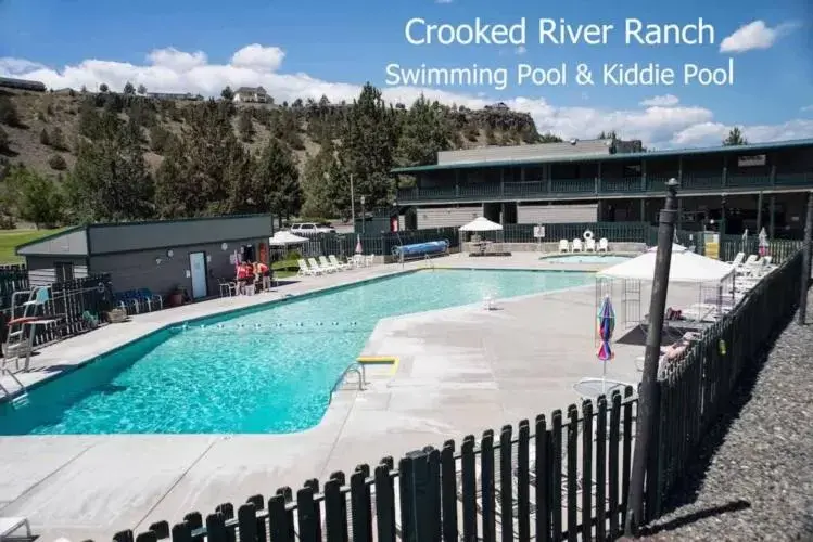 Swimming pool in Crooked River Ranch Cabins