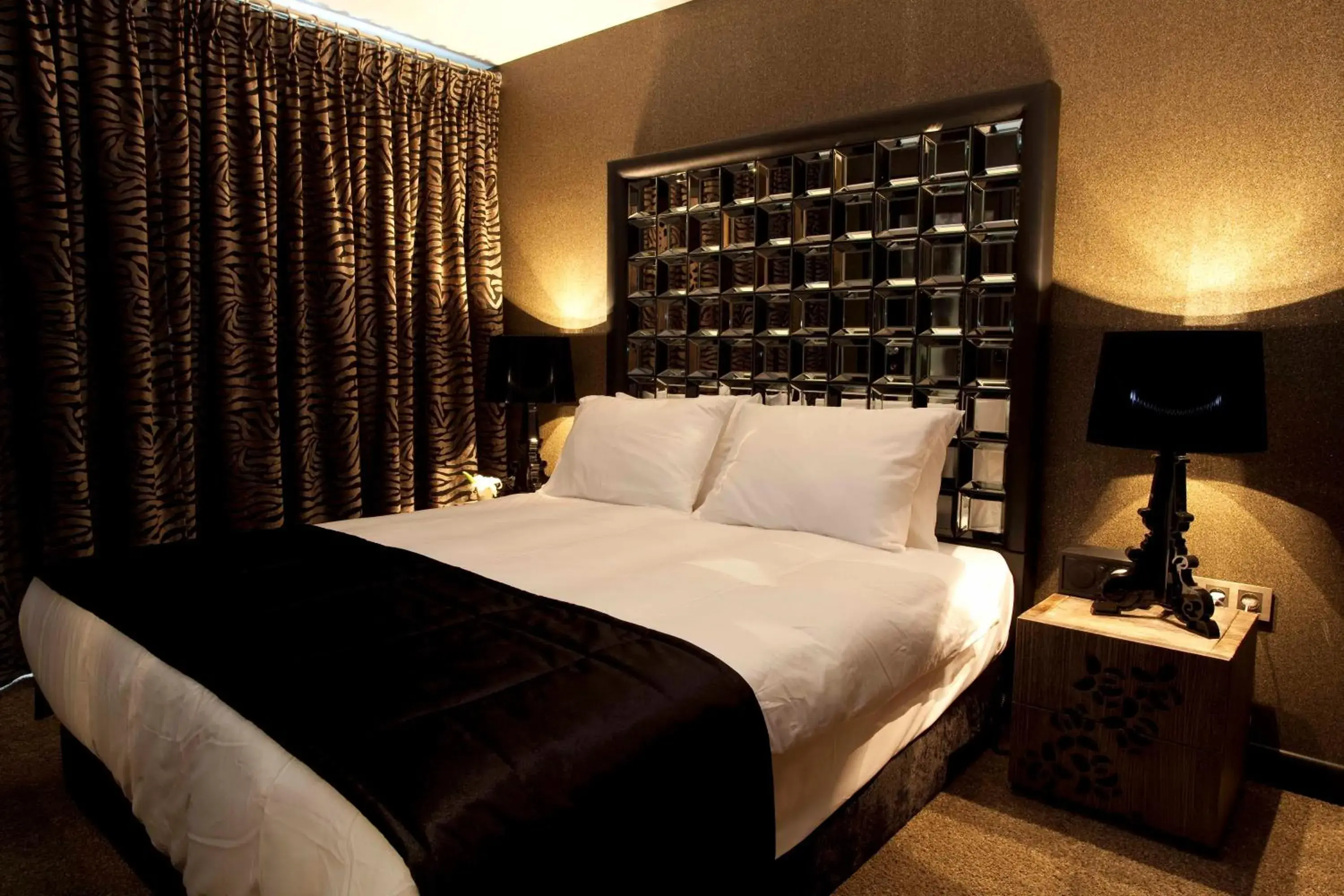 Photo of the whole room, Bed in Hypnos Design Hotel