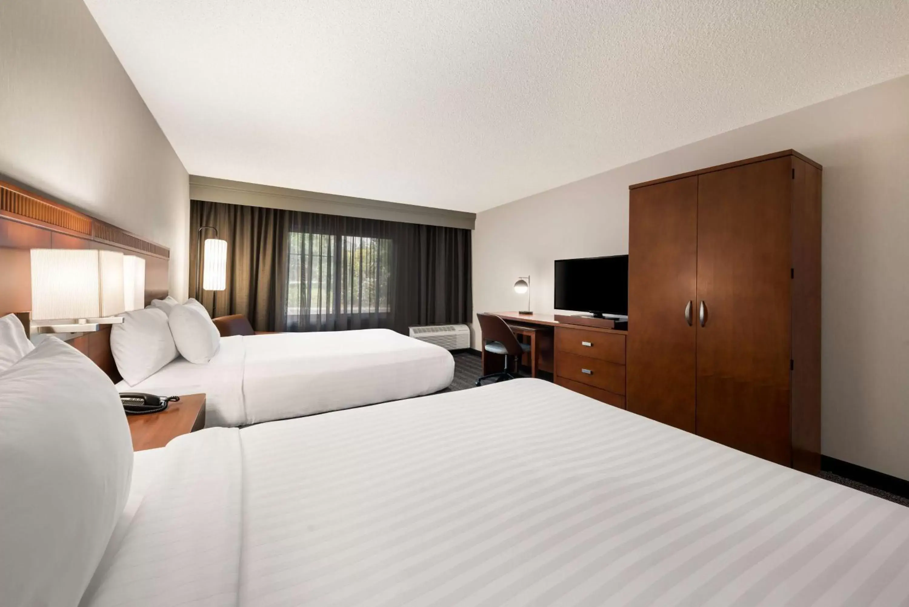 Business facilities, Bed in Sonesta Select San Jose Airport