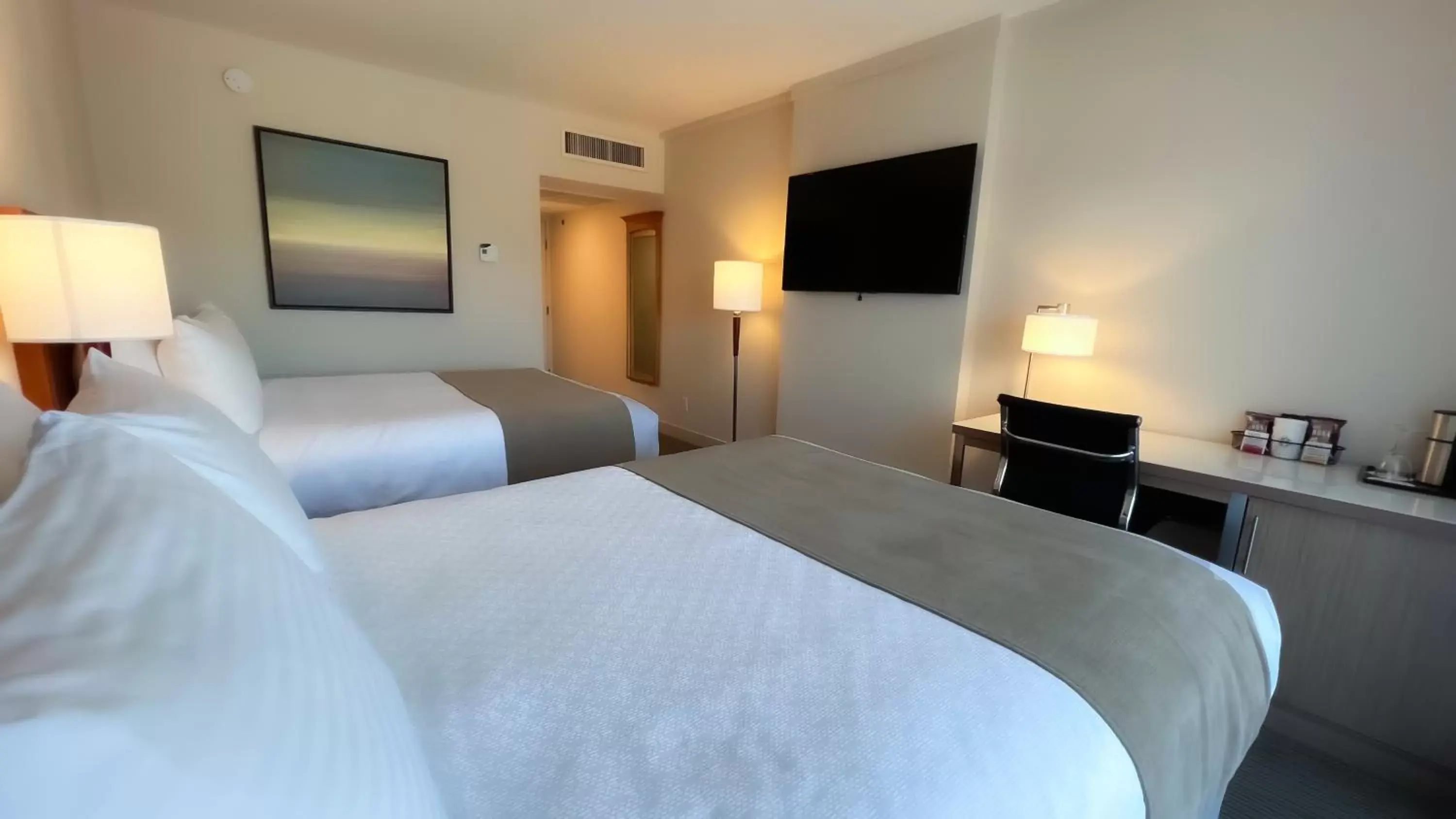 Communal lounge/ TV room, Bed in Coast Capri Hotel