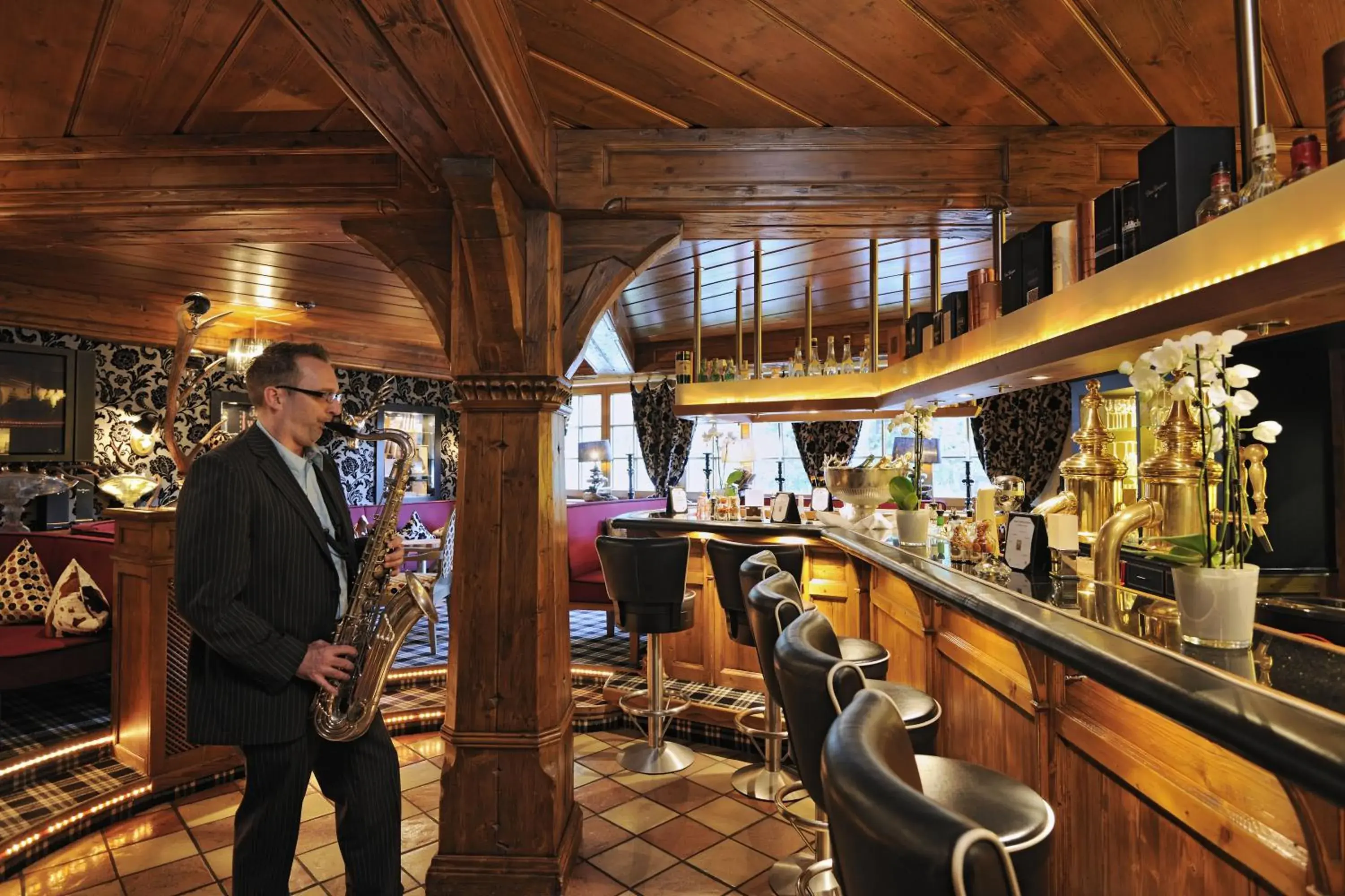 Lounge or bar in Relais & Châteaux Jagdhof Glashütte