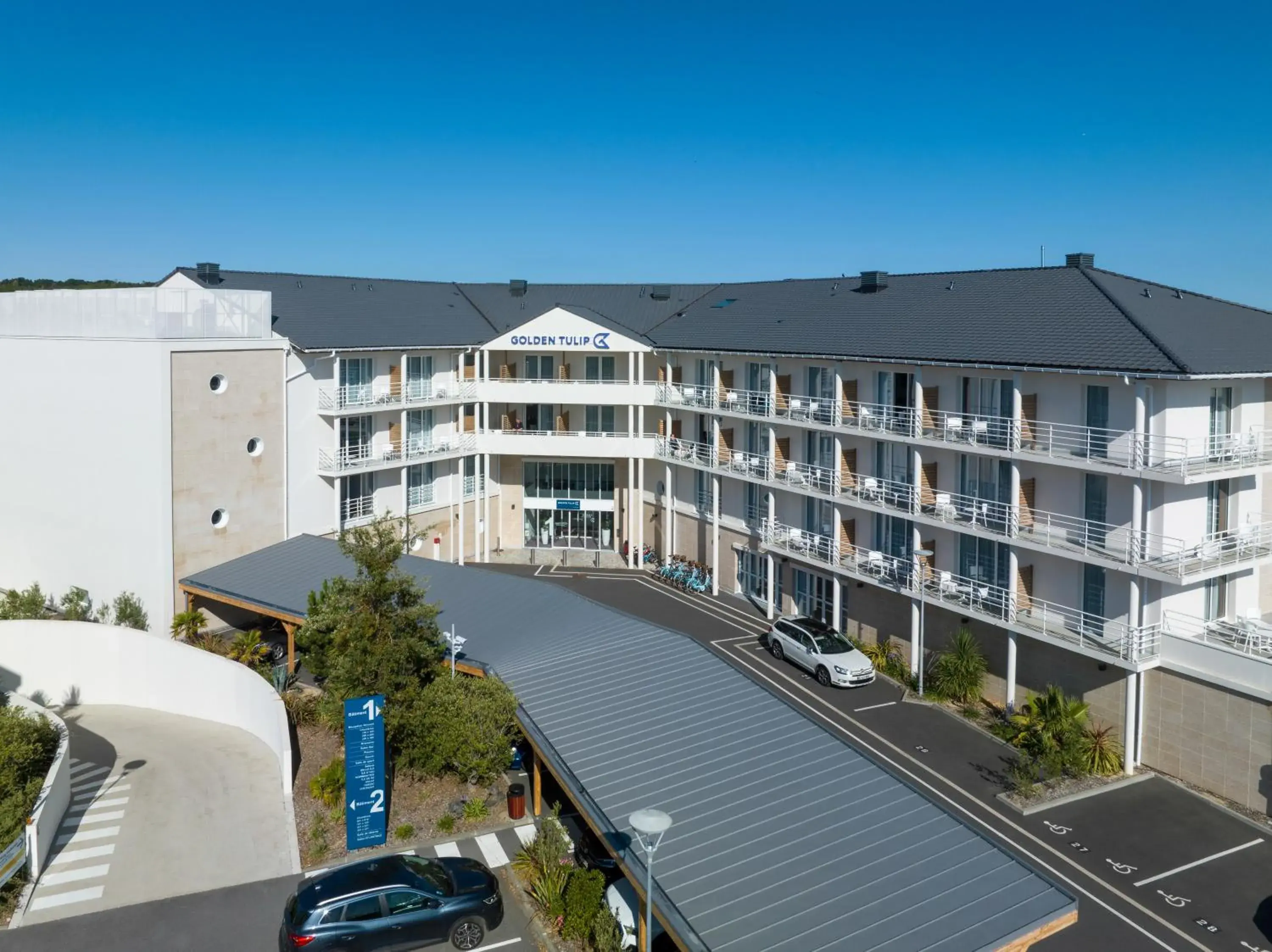 Property building in Golden Tulip La Baule