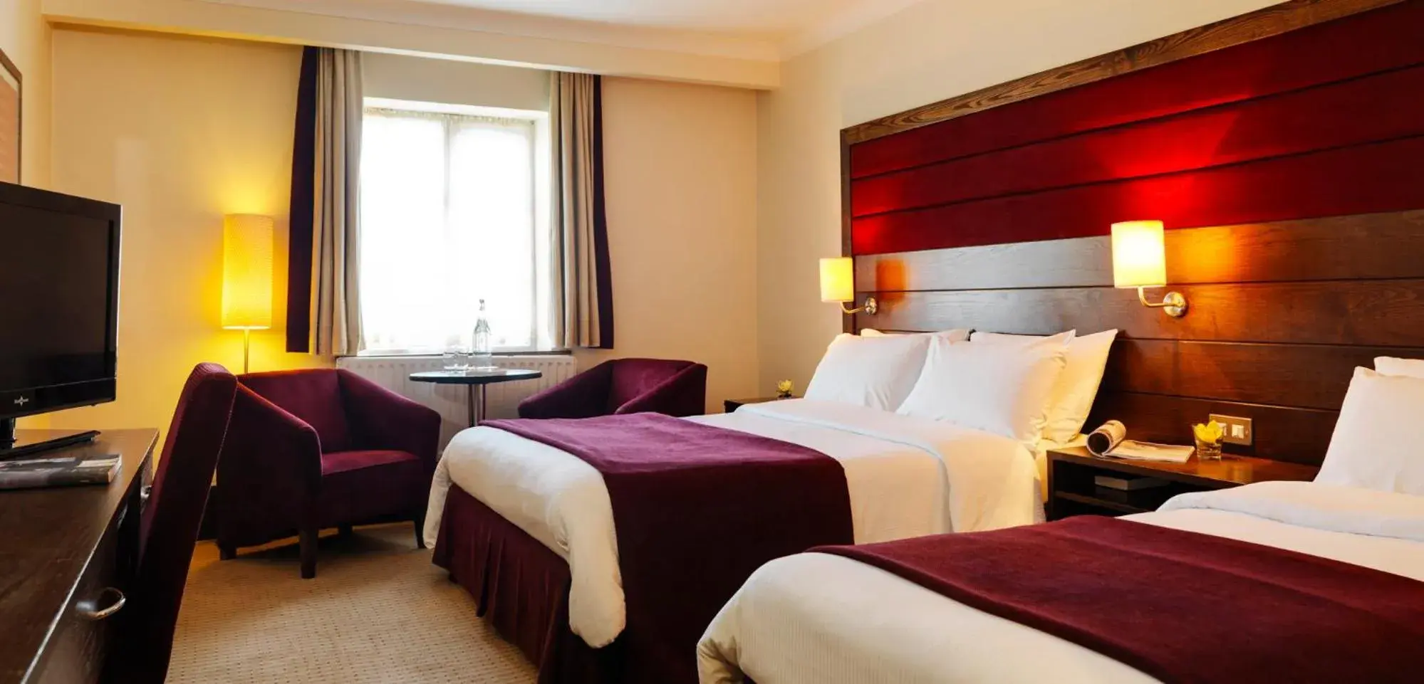 Bedroom, Bed in Cavan Crystal Hotel