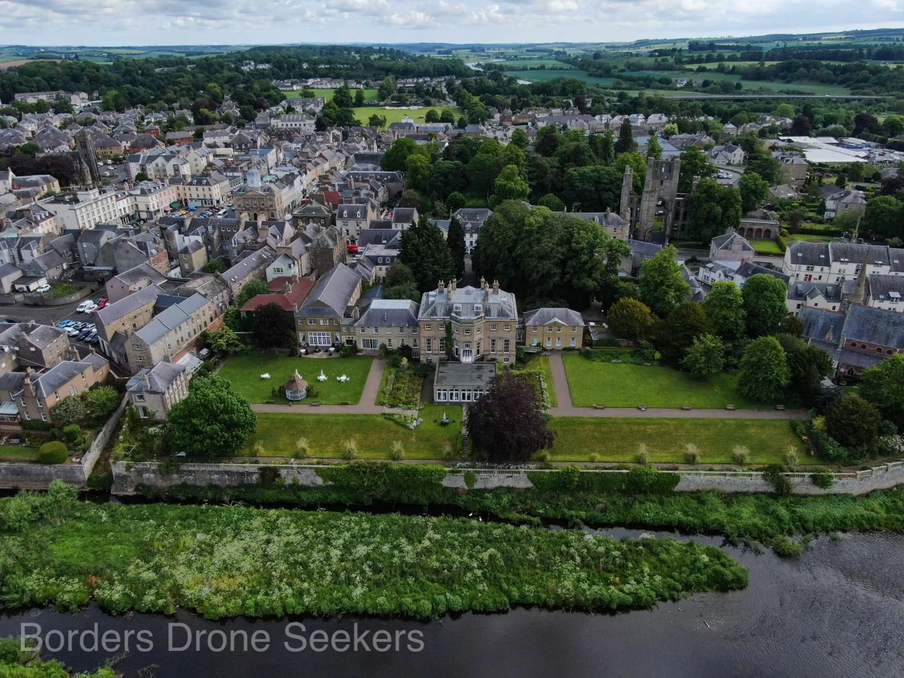 Bird's eye view, Bird's-eye View in Ednam House Hotel