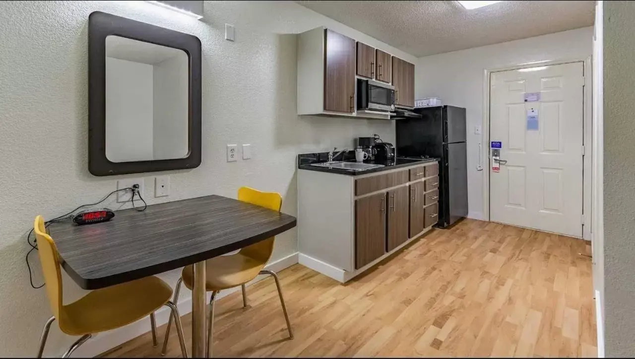 Kitchen/Kitchenette in Studio 6-Dallas, TX