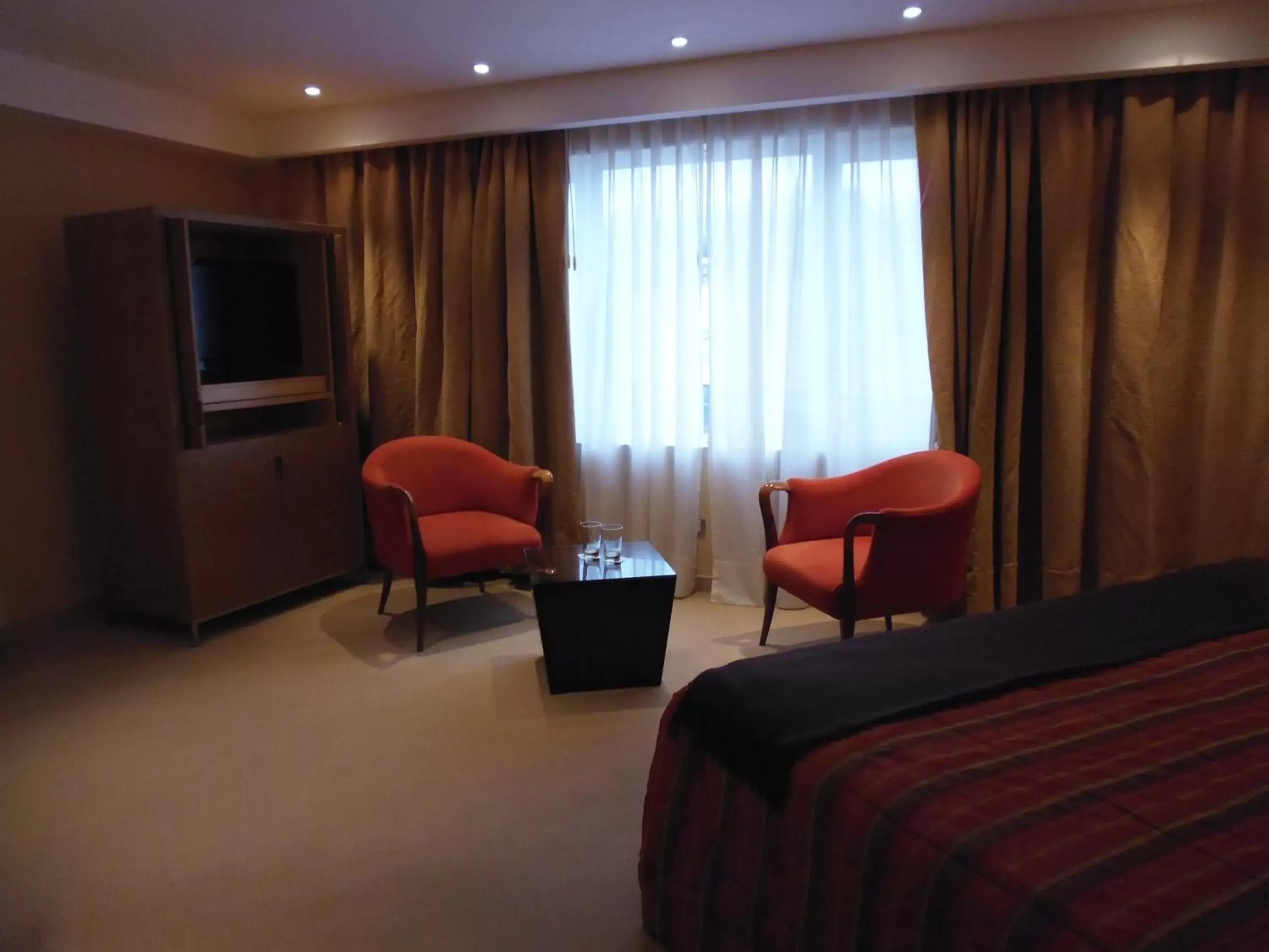 Bed, Seating Area in Fueguino Hotel