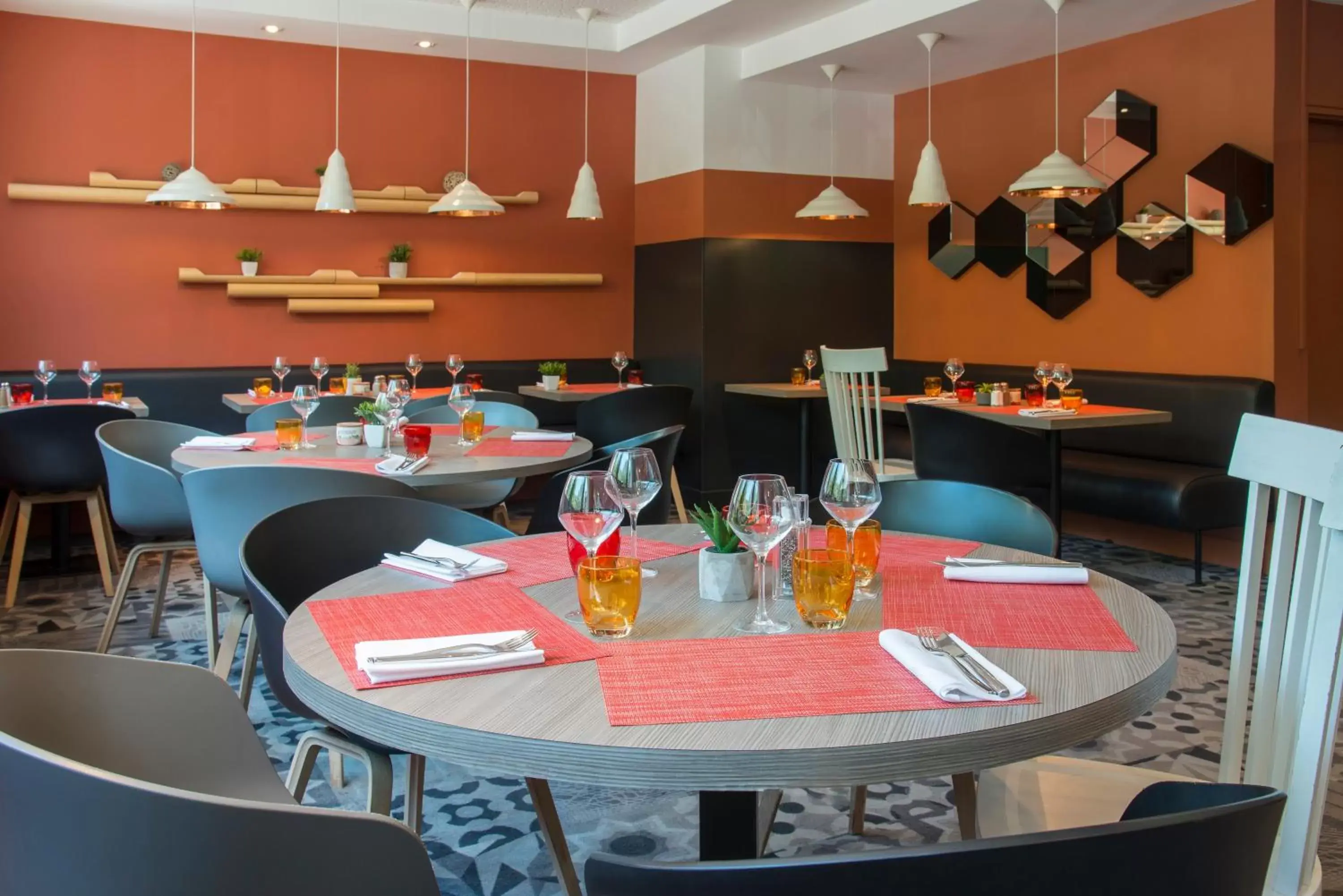 Restaurant/Places to Eat in Novotel Marseille Centre Prado Vélodrome