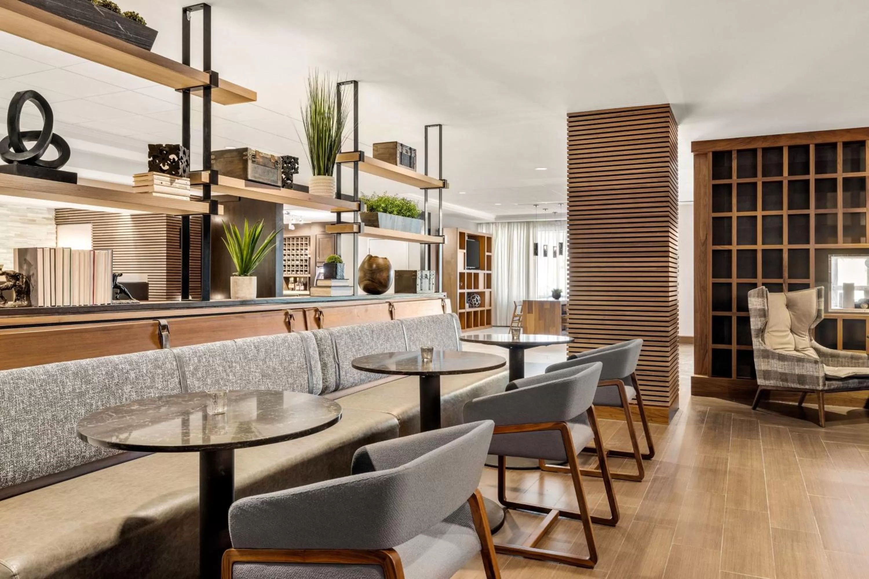 Lounge or bar in Omaha Marriott