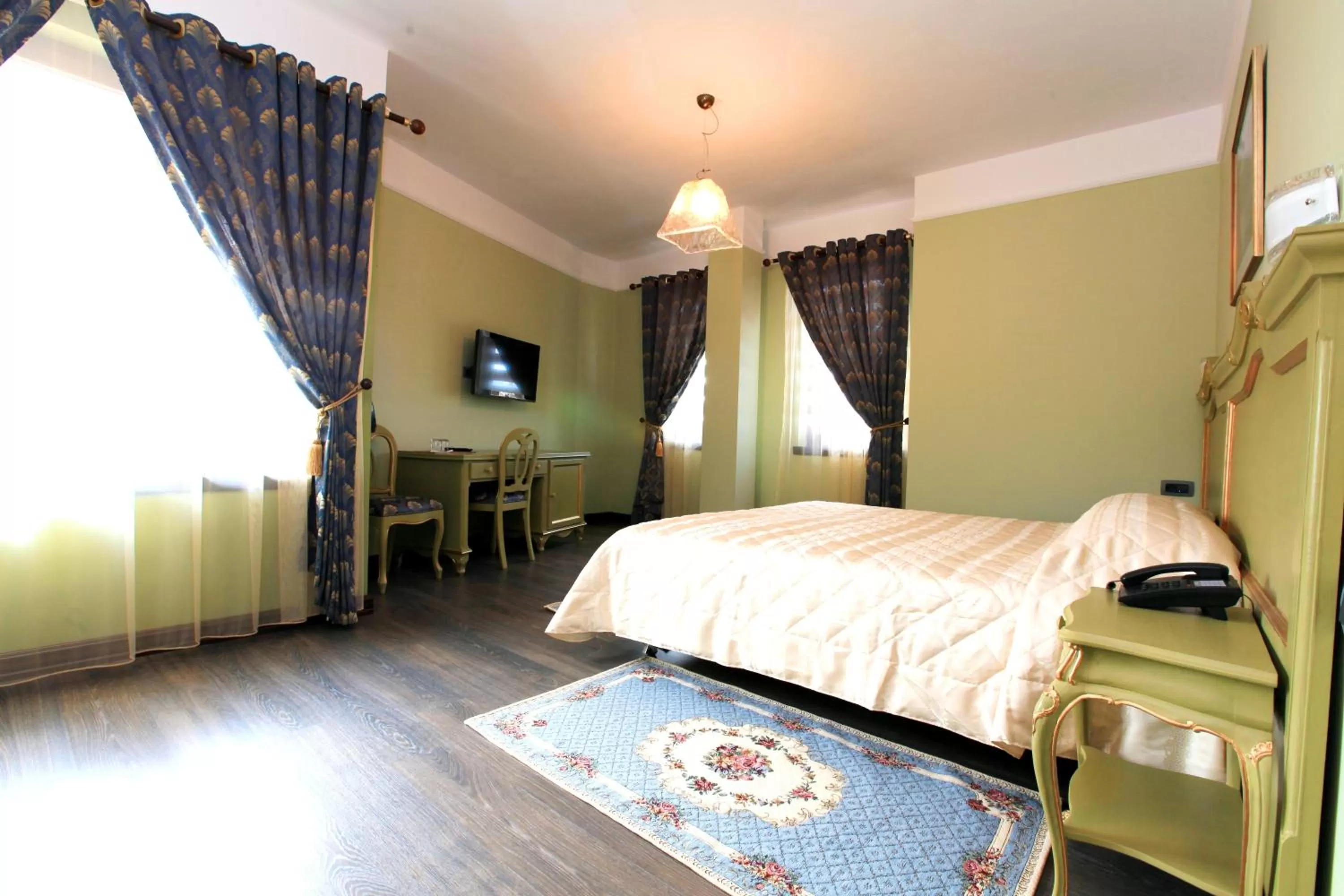 Bedroom, Bed in Hotel Victoria Tirana