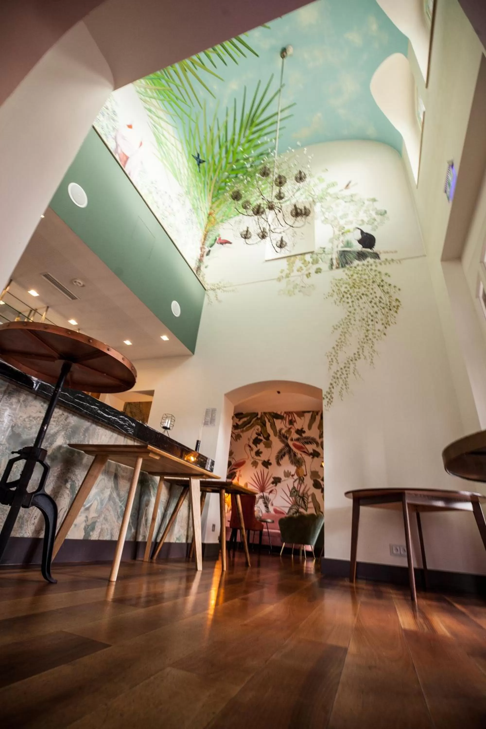 Restaurant/places to eat in Palace St. George