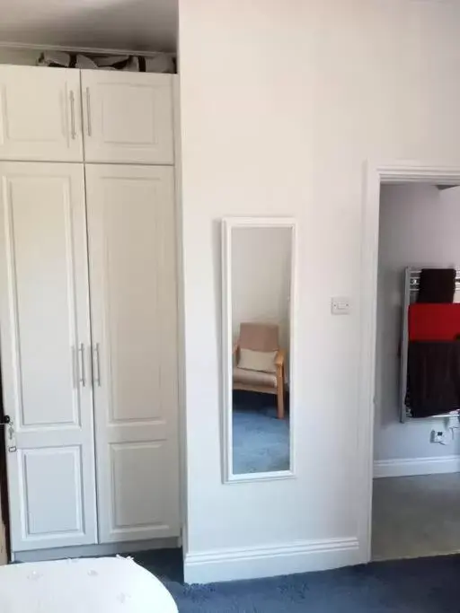 wardrobe, Bathroom in Private rooms with breakfast in Bishop Auckland