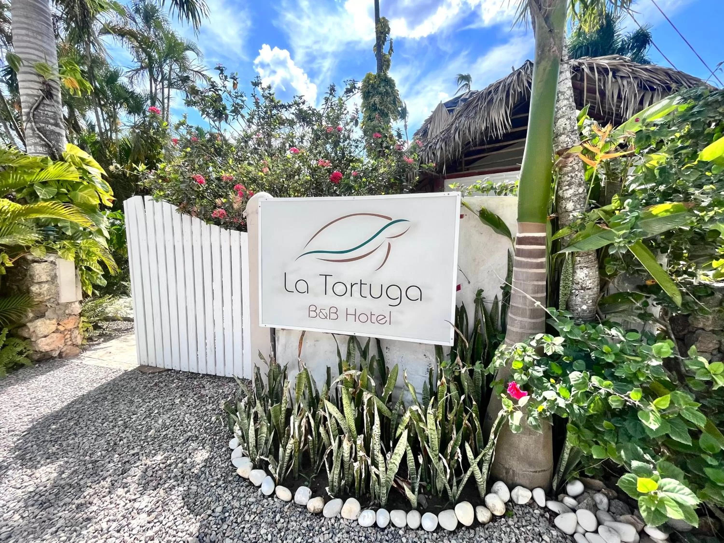 Facade/entrance in Hotel La Tortuga