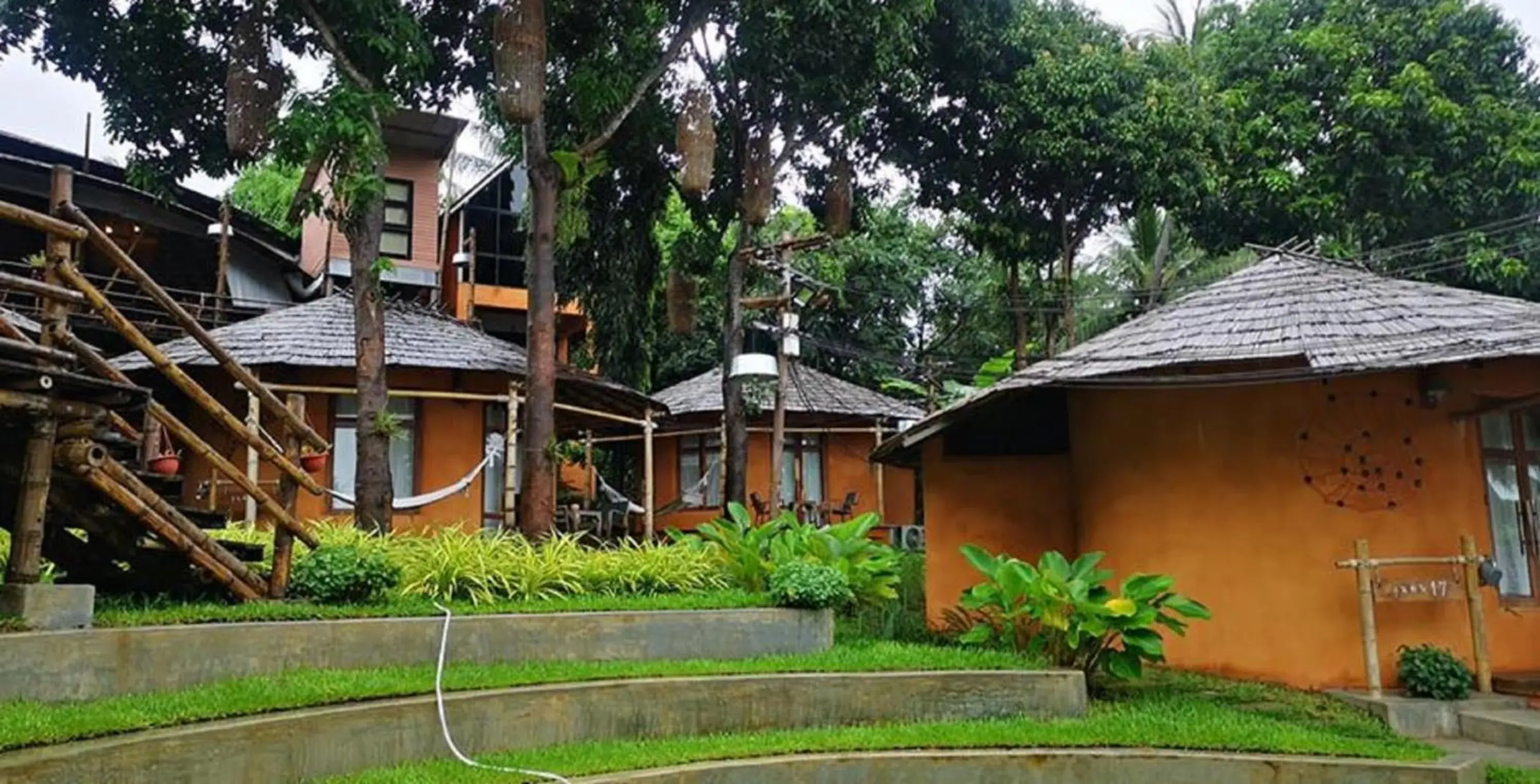 Garden, Property Building in The Mud - Eco Hotel