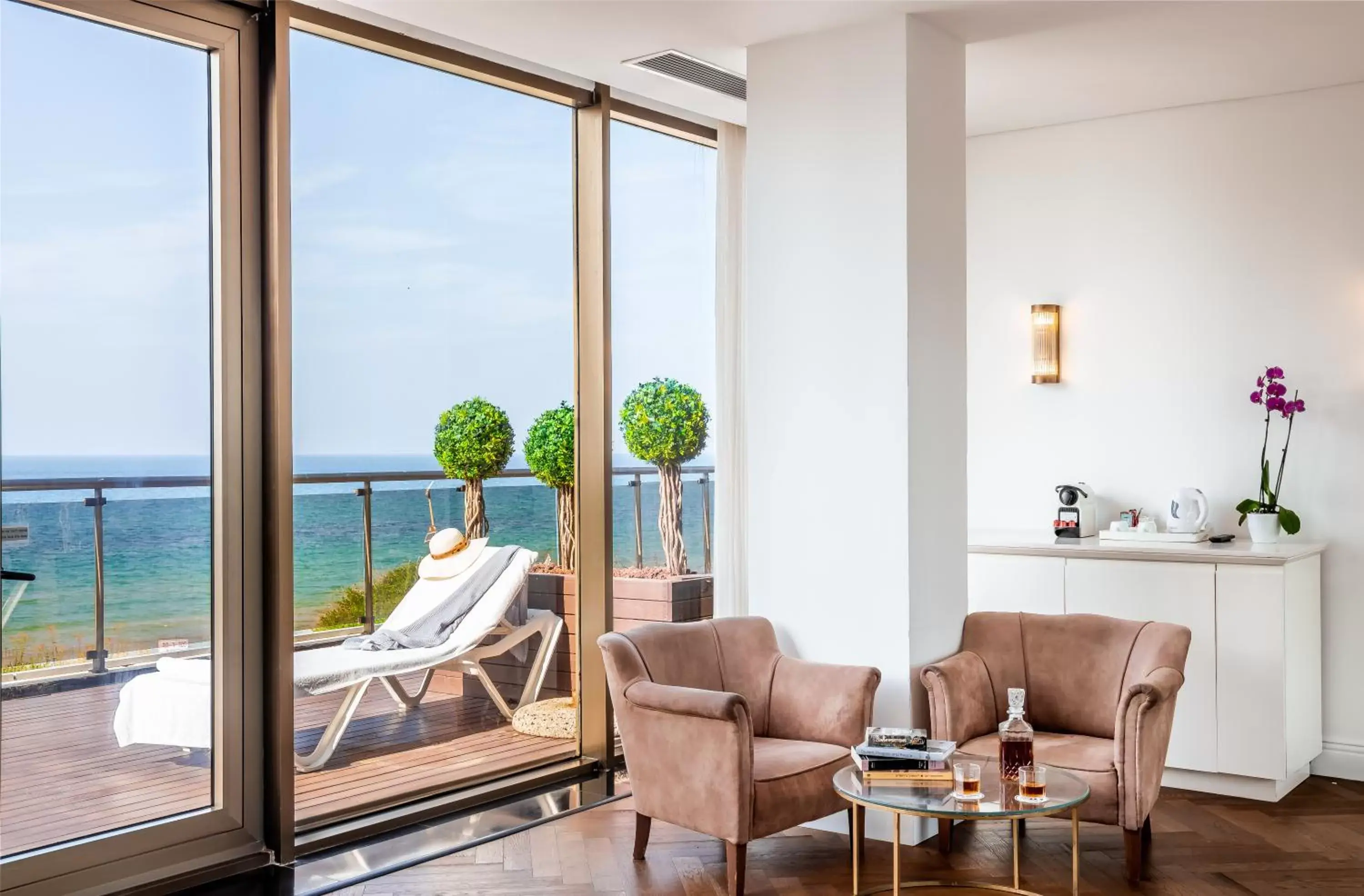 View (from property/room), Seating Area in Daniel Herzliya Hotel