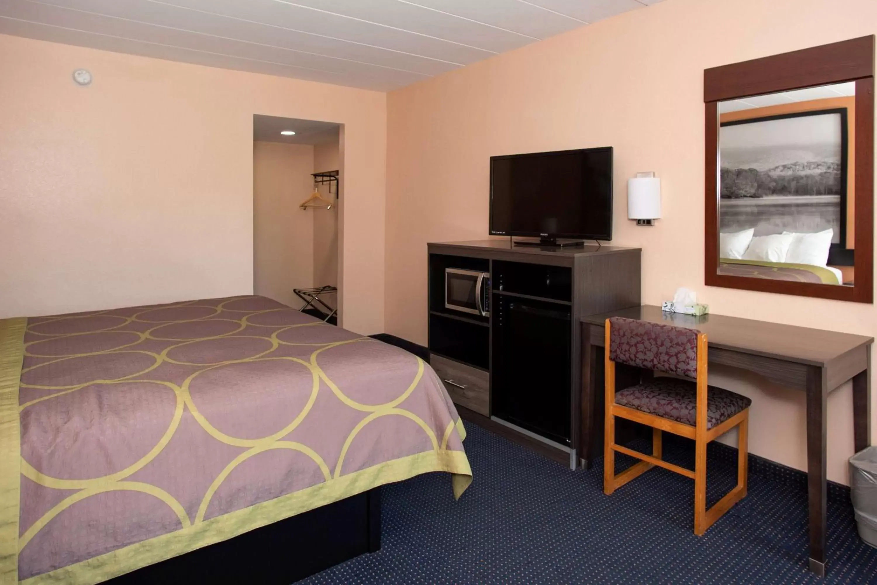 Photo of the whole room, Bed in Super 8 by Wyndham Black Mountain Photo of the whole room, Bed in Super 8 by Wyndham Black Mountain