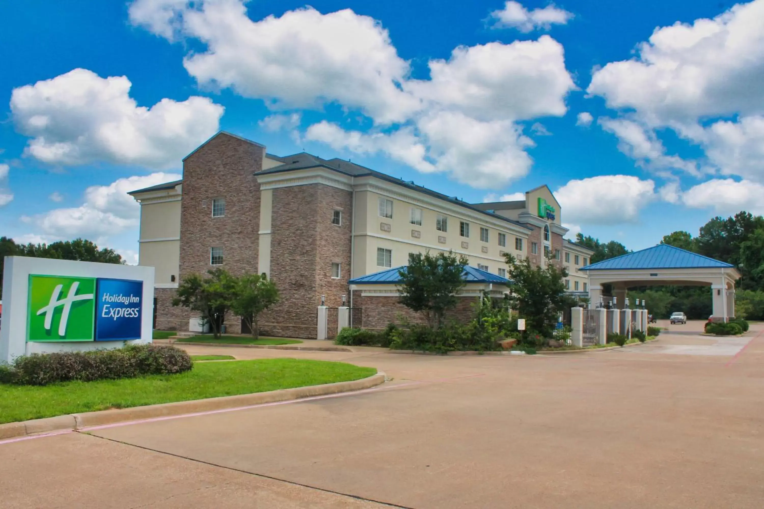 Property Building in Holiday Inn Express Palestine, an IHG Hotel