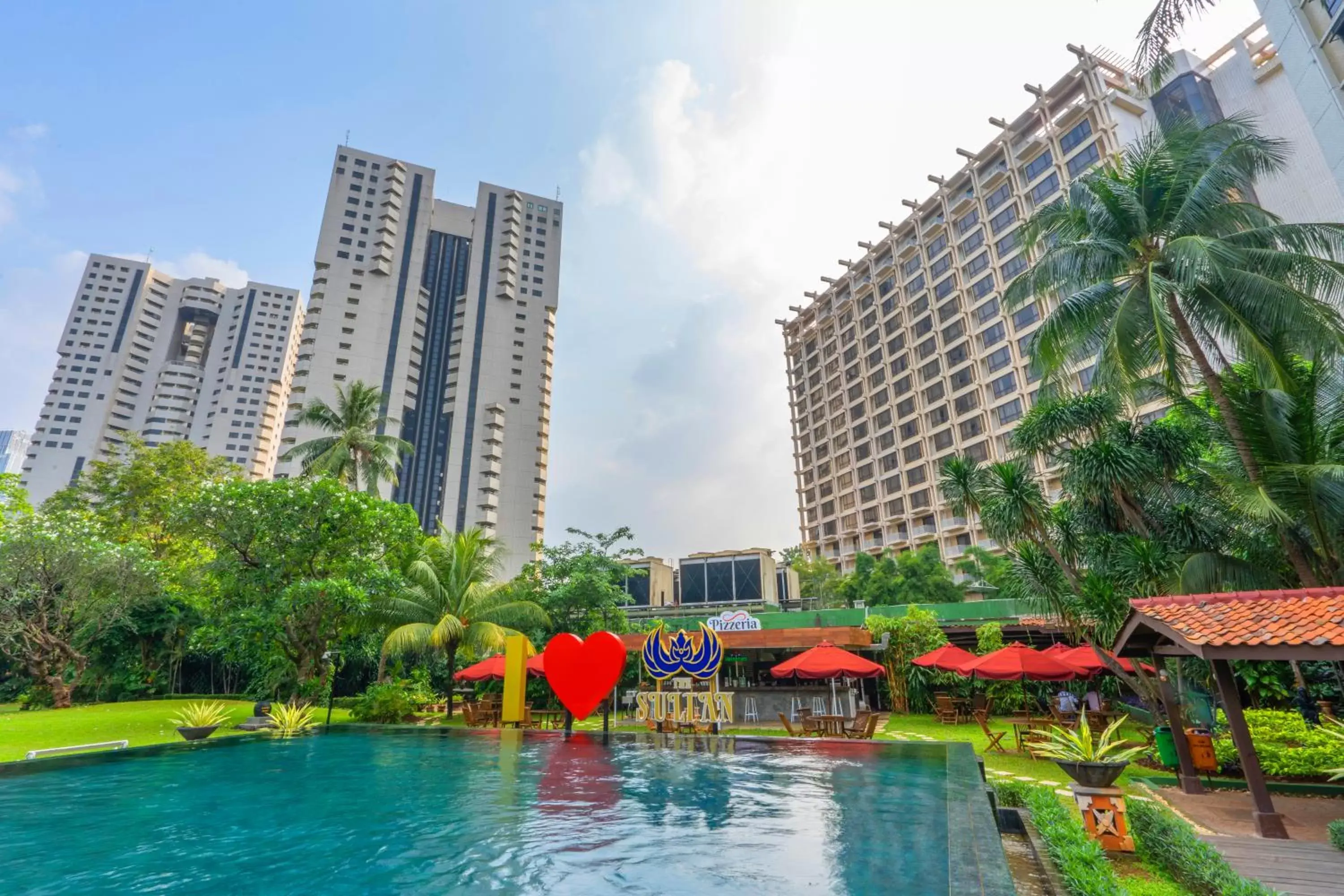 Restaurant/places to eat, Swimming Pool in The Sultan Hotel & Residence Jakarta