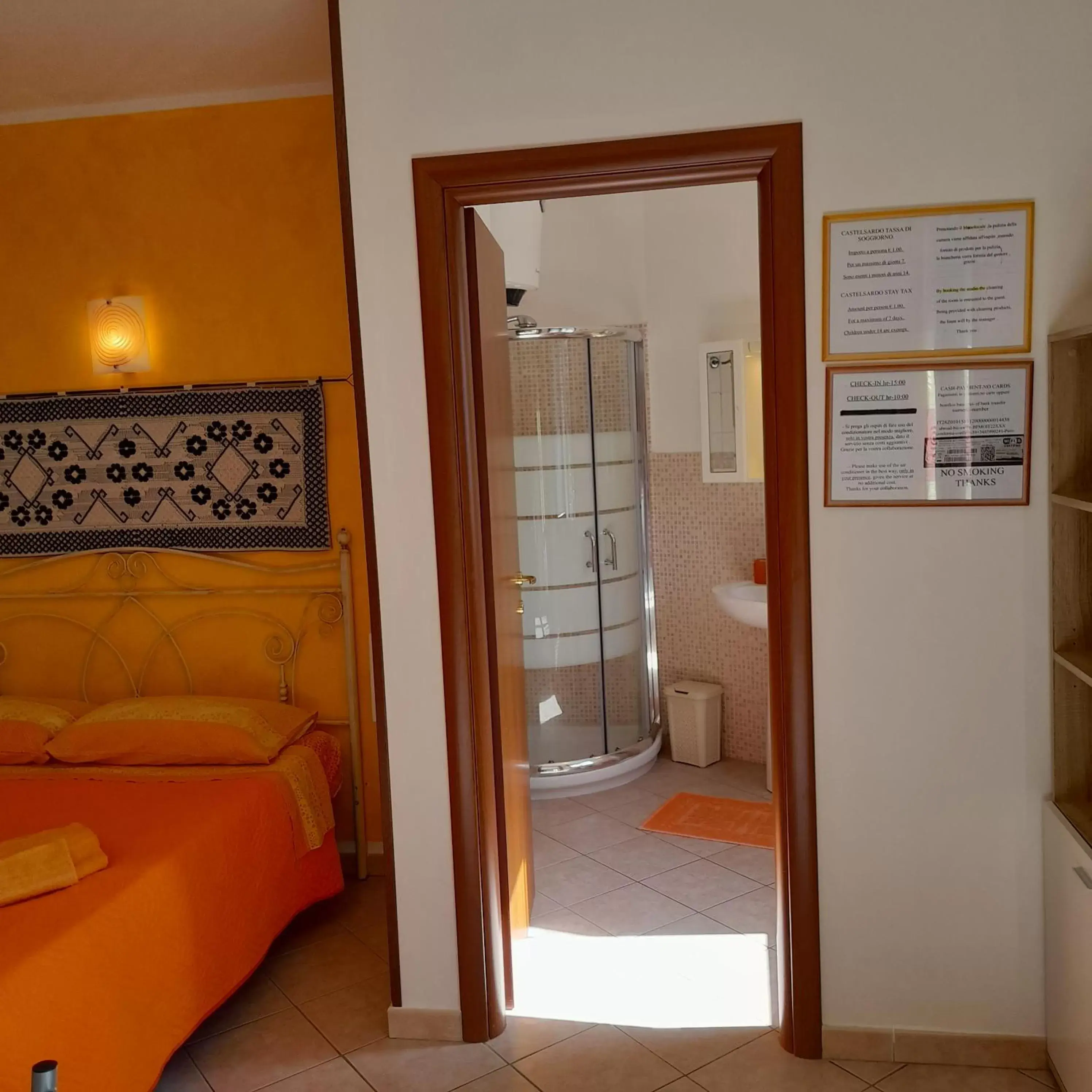 Living room, Bathroom in La Fortezza casa vacanze & appartament