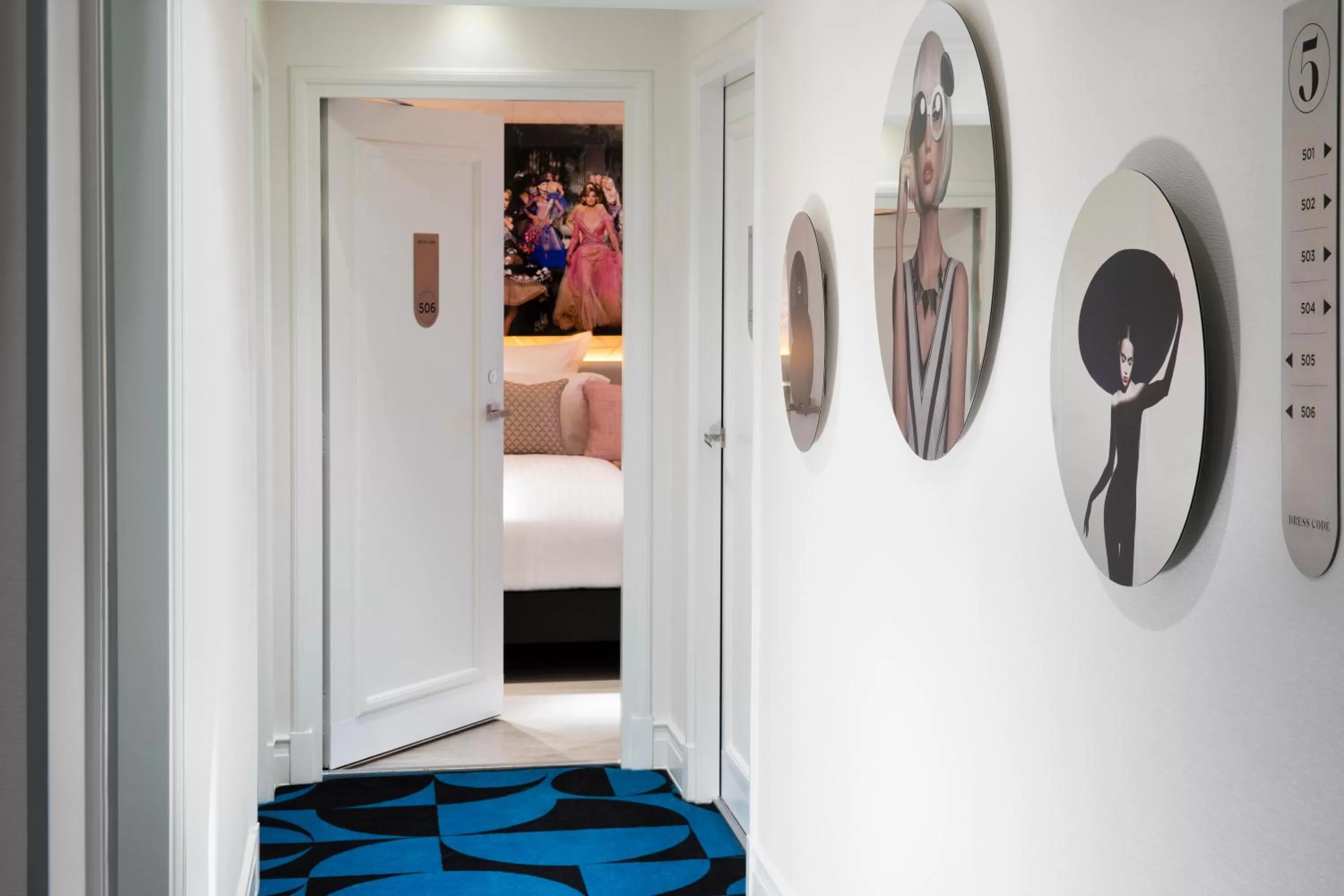 Bedroom, Bed in Hôtel Dress Code