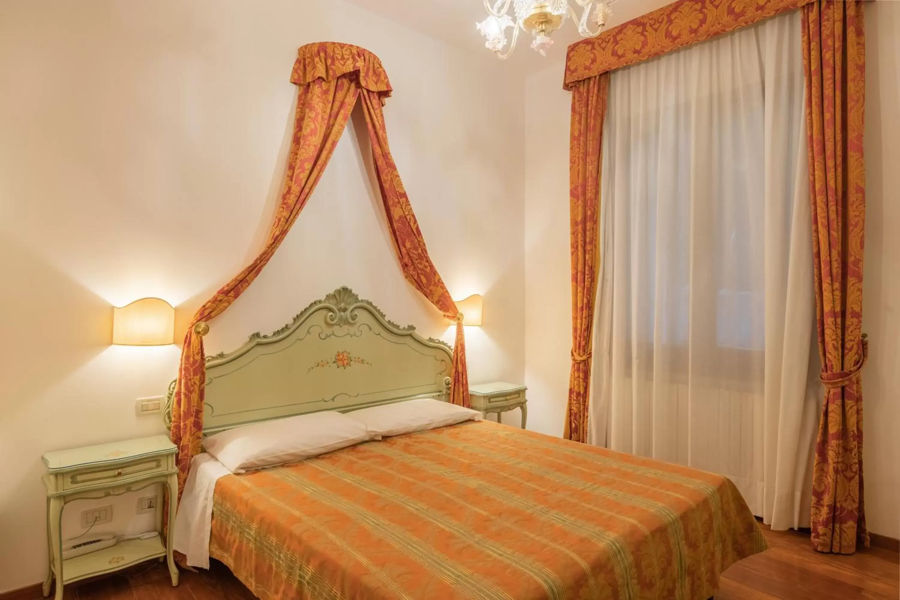 Bed in Hotel al Sotoportego