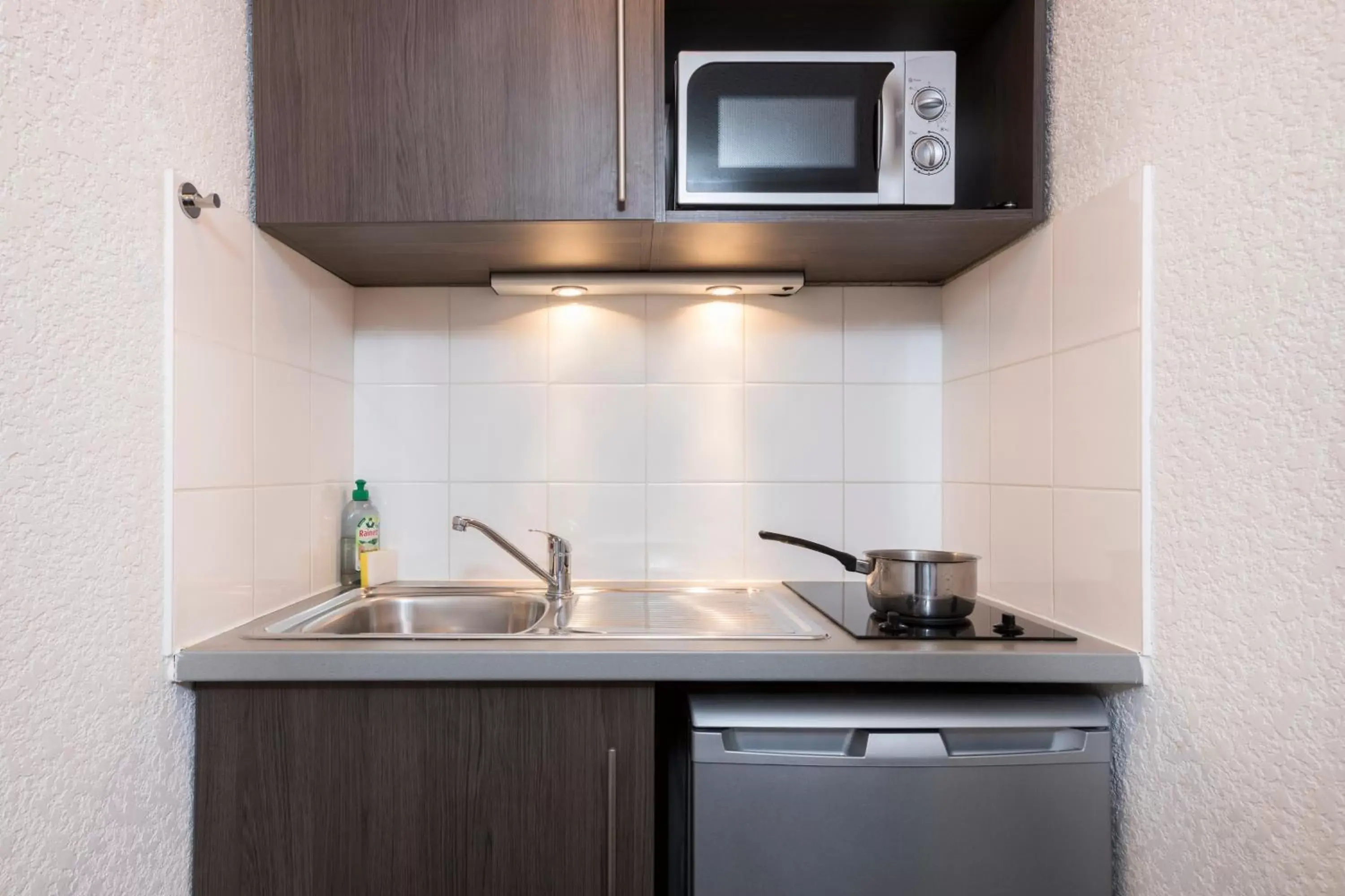 Kitchen or kitchenette, Kitchen/Kitchenette in Aparthotel Adagio Access Strasbourg Petite France