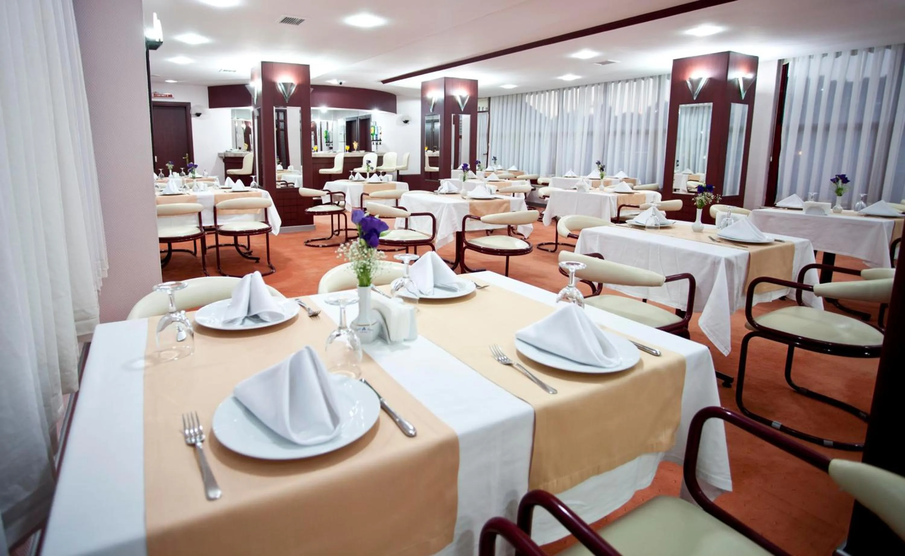 Restaurant/places to eat in Sergah Hotel